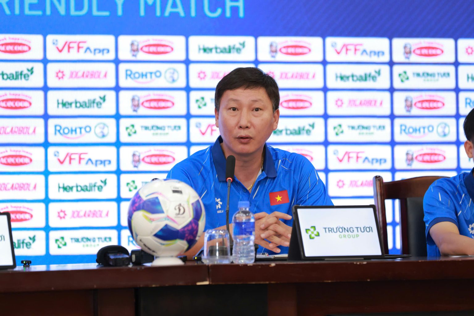HLV Kim Sang-sik kỳ vọng màn trình diễn của "song sát" Hoàng Hên - Xuân Son - Ảnh 3.