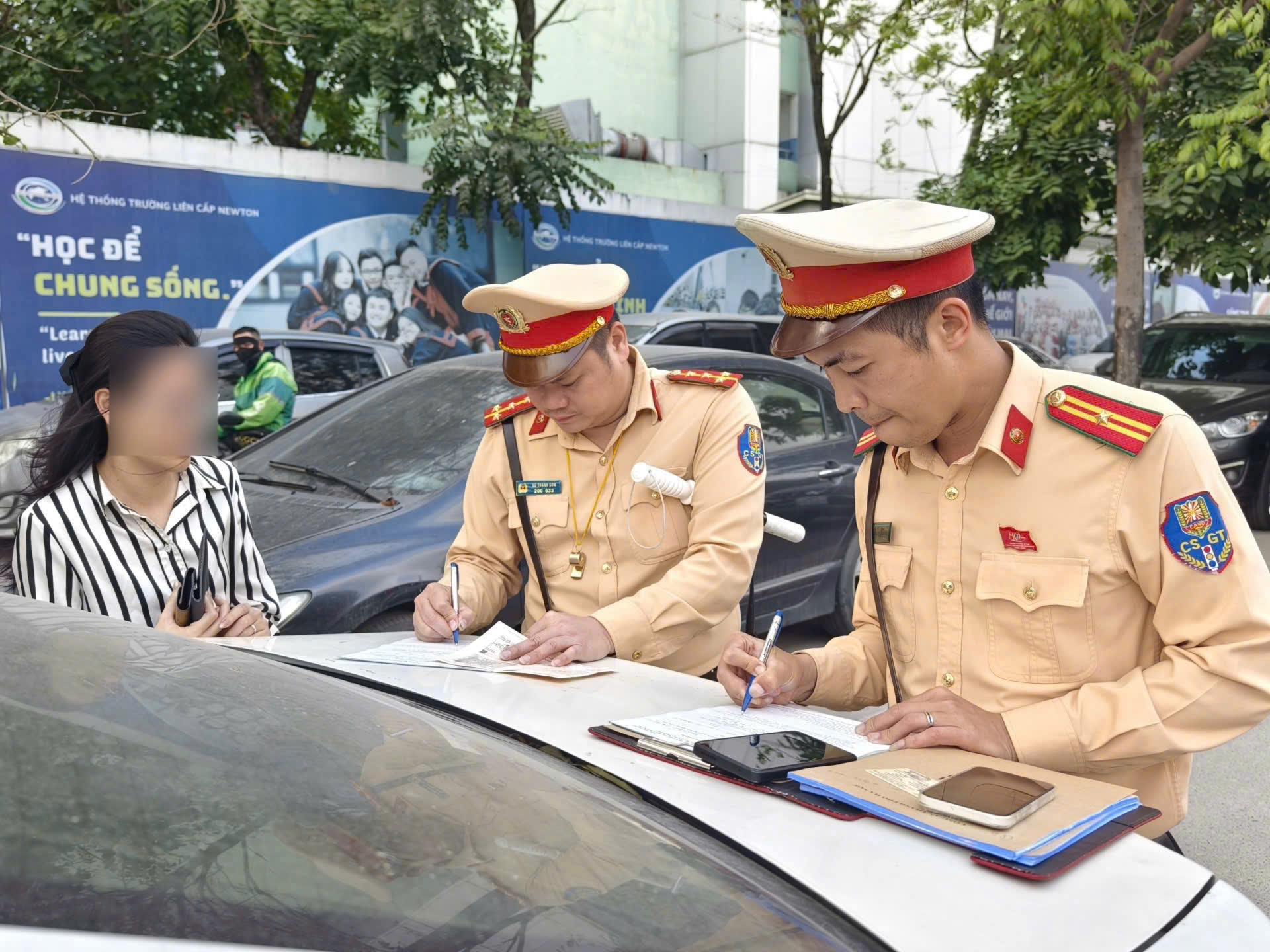 Đề xuất mạnh tay với người d&acirc;y dưa nộp phạt - Ảnh 1.