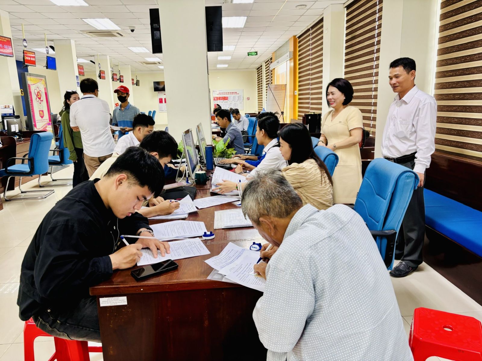 "Đại phẫu" thủ tục h&agrave;nh ch&iacute;nh - Ảnh 1.