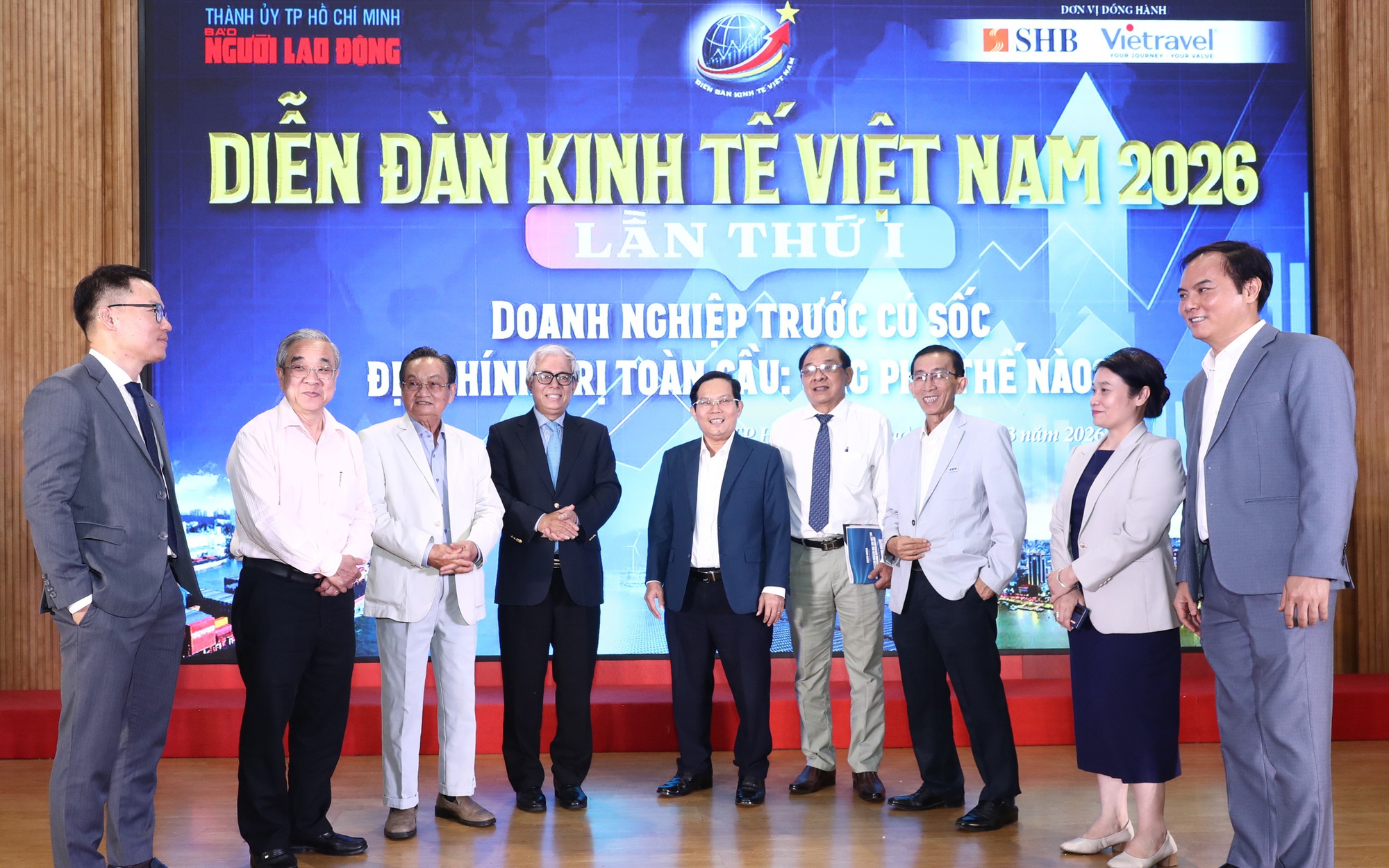 Ổn định vĩ mô, bảo đảm cân đối - Ảnh 2.