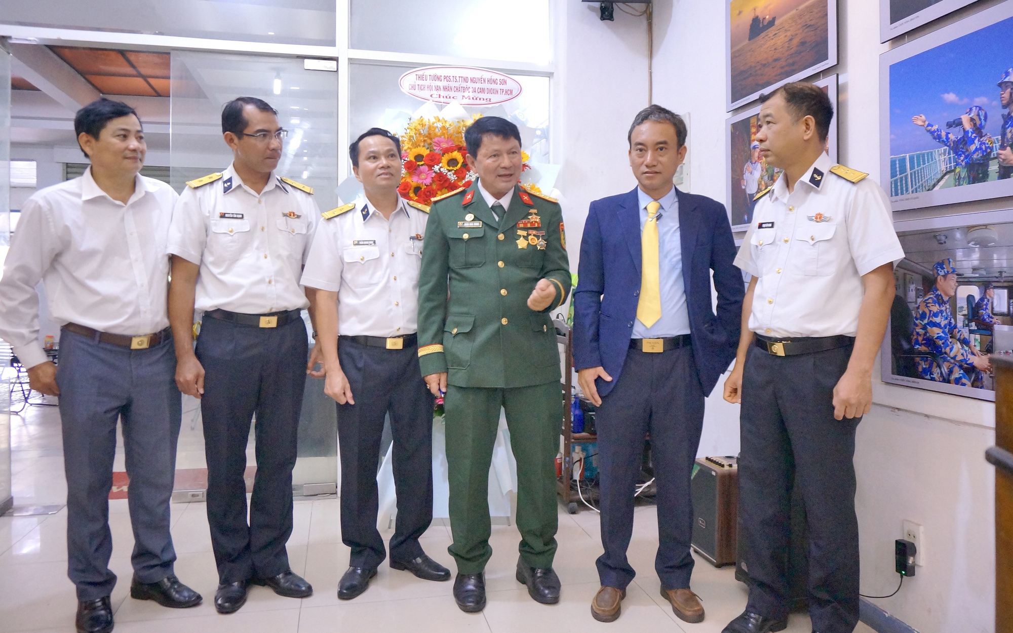 114 bức ảnh về "Sức trẻ biển đảo Tổ quốc"