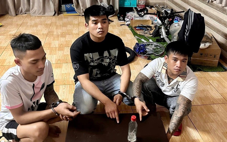 Đột kích điểm “bay lắc” ở Gia Lai, thu giữ 3 khẩu súng và 10 viên đạn