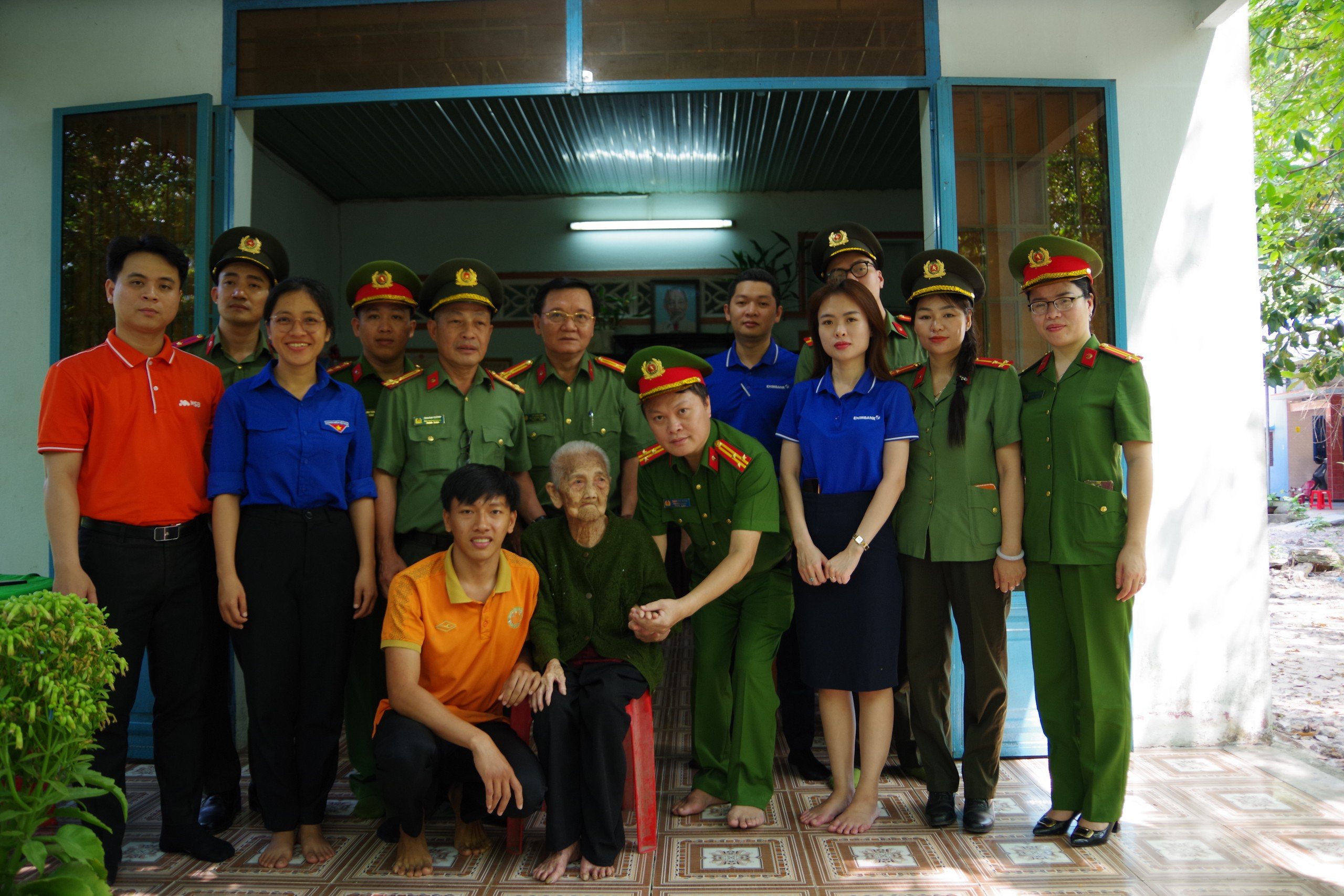 Chuỗi hoạt động ch&iacute;nh trị, giao lưu văn h&oacute;a, thể thao của Bộ C&ocirc;ng an tại TP HCM - Ảnh 8.