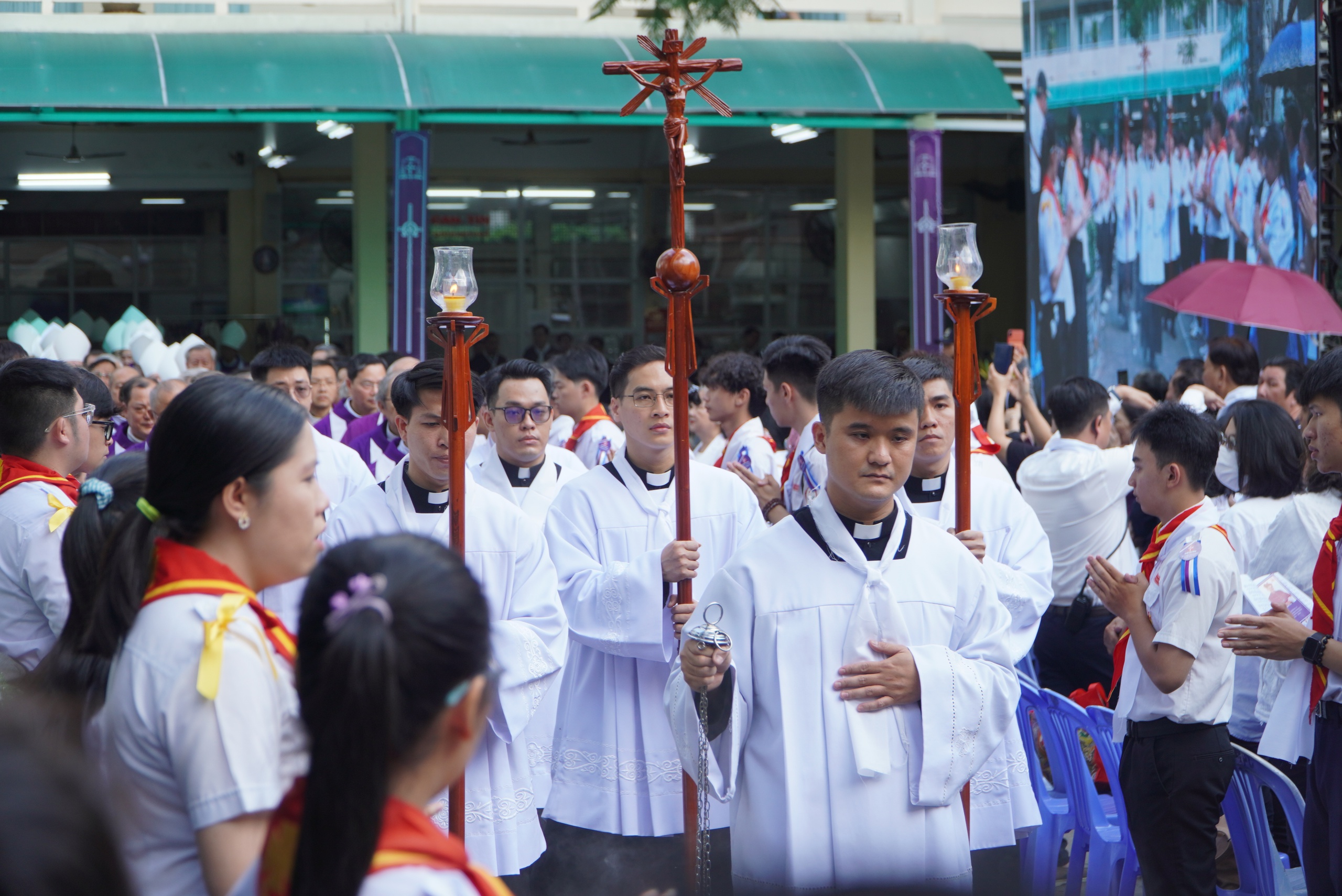 H&agrave;ng ng&agrave;n người dự Th&aacute;nh lễ An t&aacute;ng Đức Hồng y Gioan Baotixita Phạm Minh Mẫn - Ảnh 17.