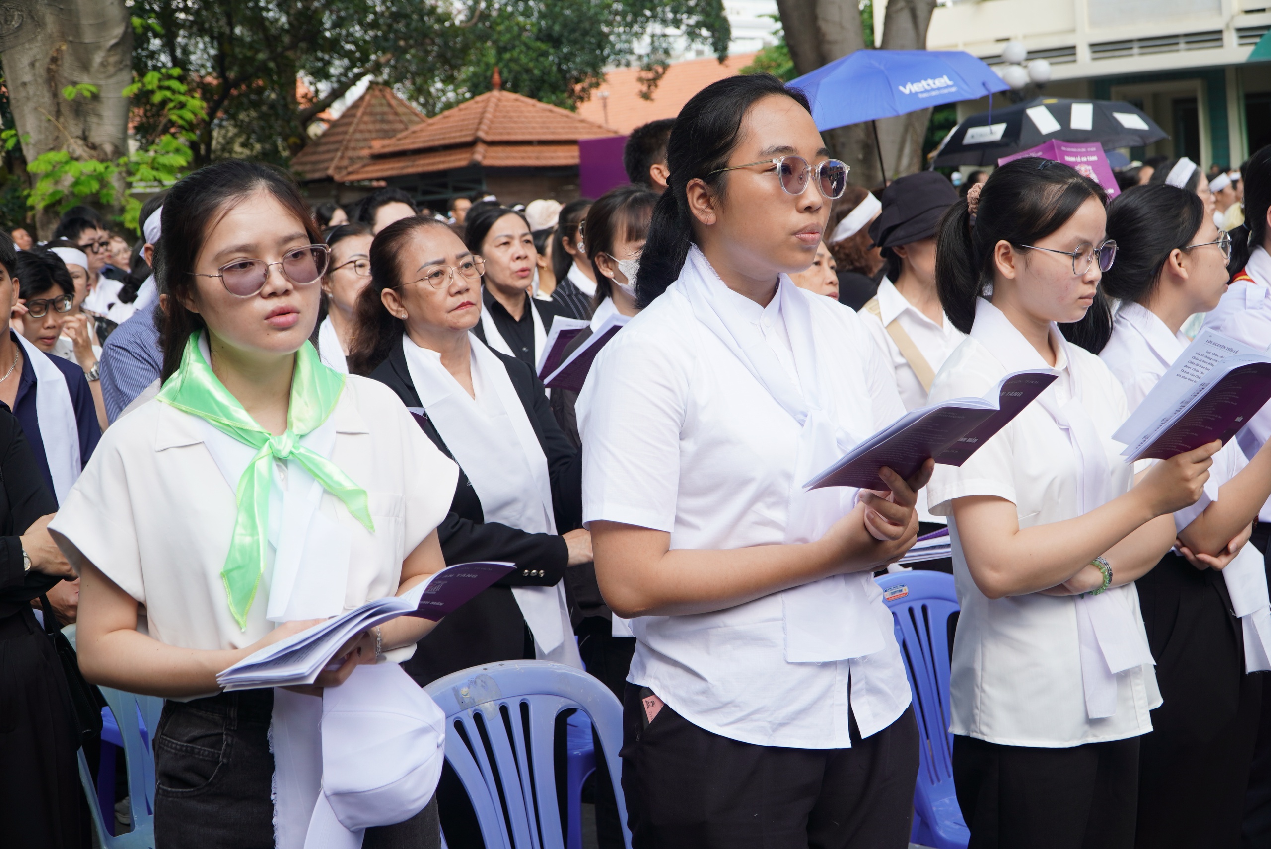 H&agrave;ng ng&agrave;n người dự Th&aacute;nh lễ An t&aacute;ng Đức Hồng y Gioan Baotixita Phạm Minh Mẫn - Ảnh 12.