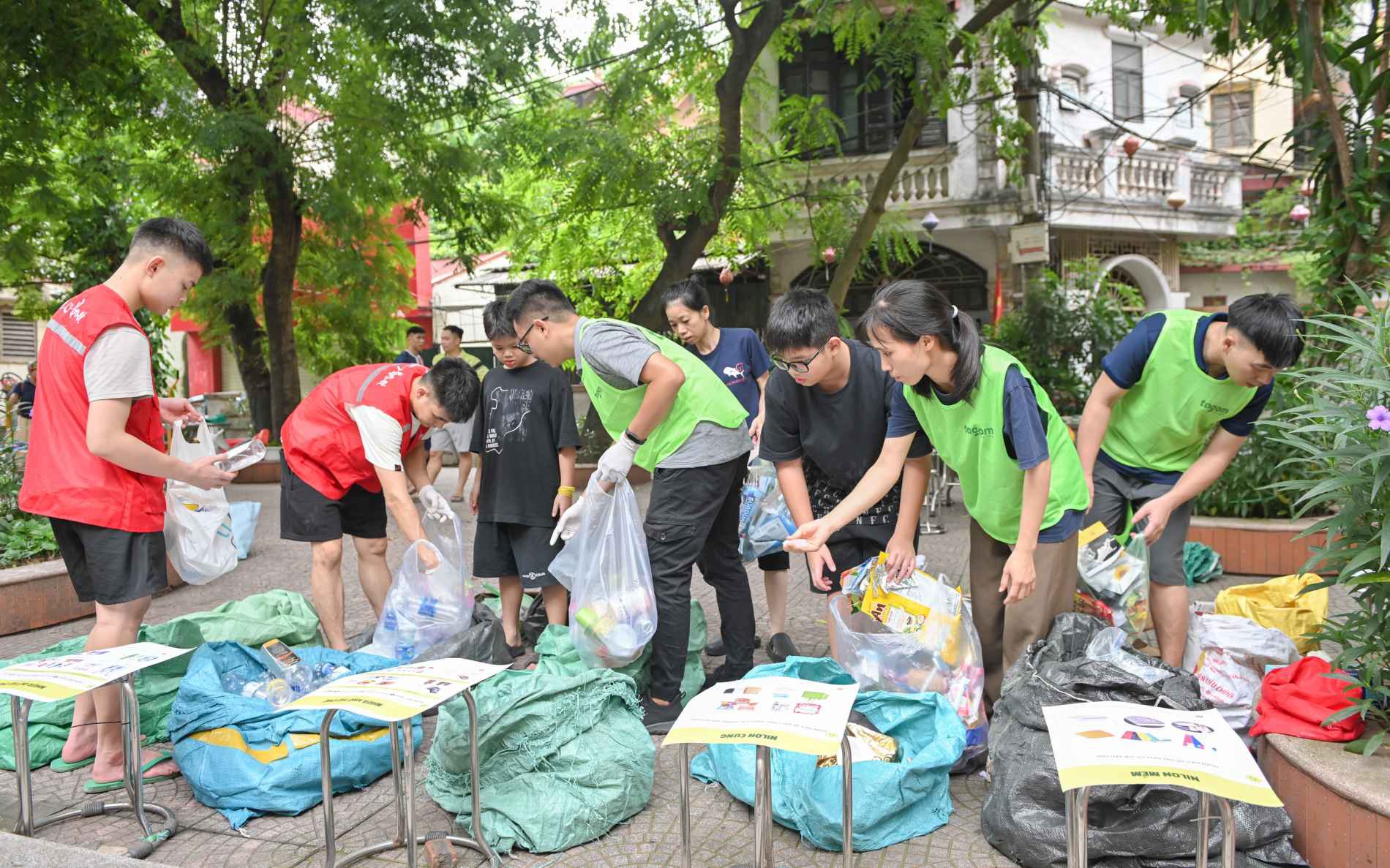 CHUYỆN HÀ THÀNH: Gom rác, gieo mầm xanh