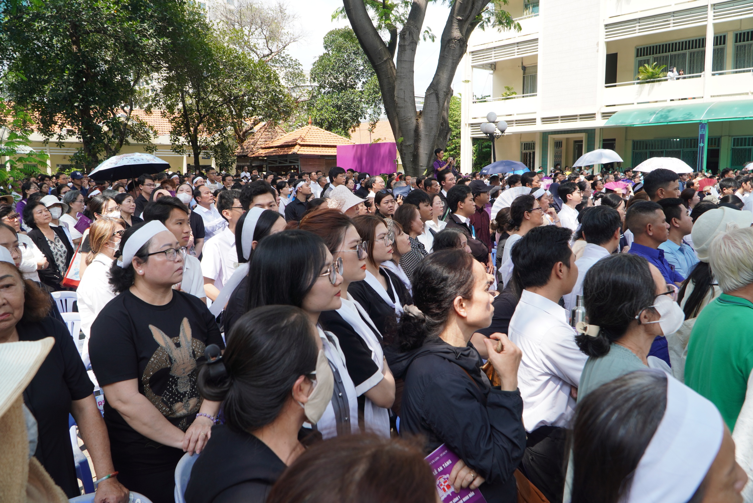 H&agrave;ng ng&agrave;n người dự Th&aacute;nh lễ An t&aacute;ng Đức Hồng y Gioan Baotixita Phạm Minh Mẫn - Ảnh 6.