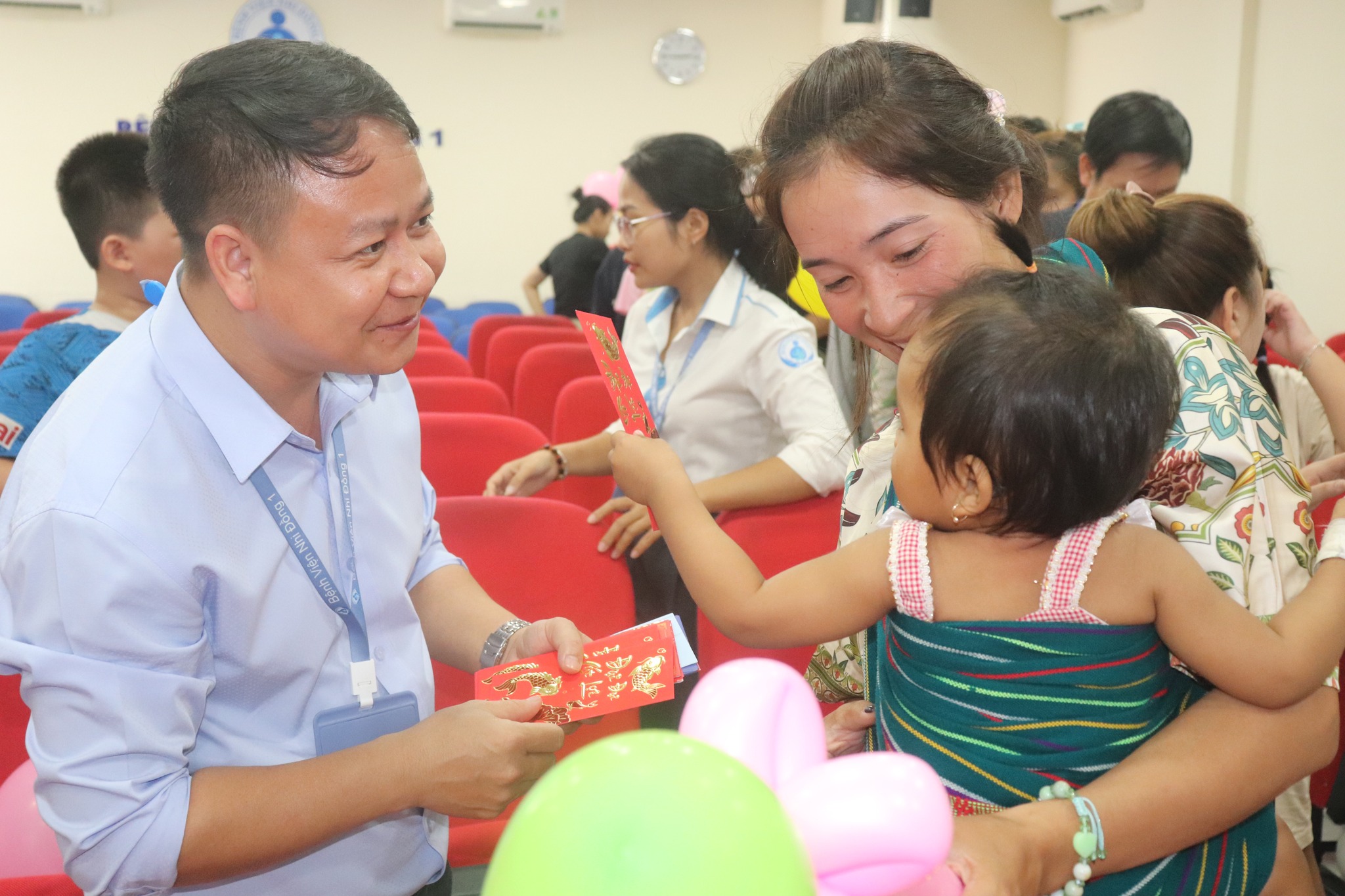 Hàng chục tỉ đồng được huy động mỗi năm hỗ trợ bệnh nhân khó khăn - Ảnh 1.