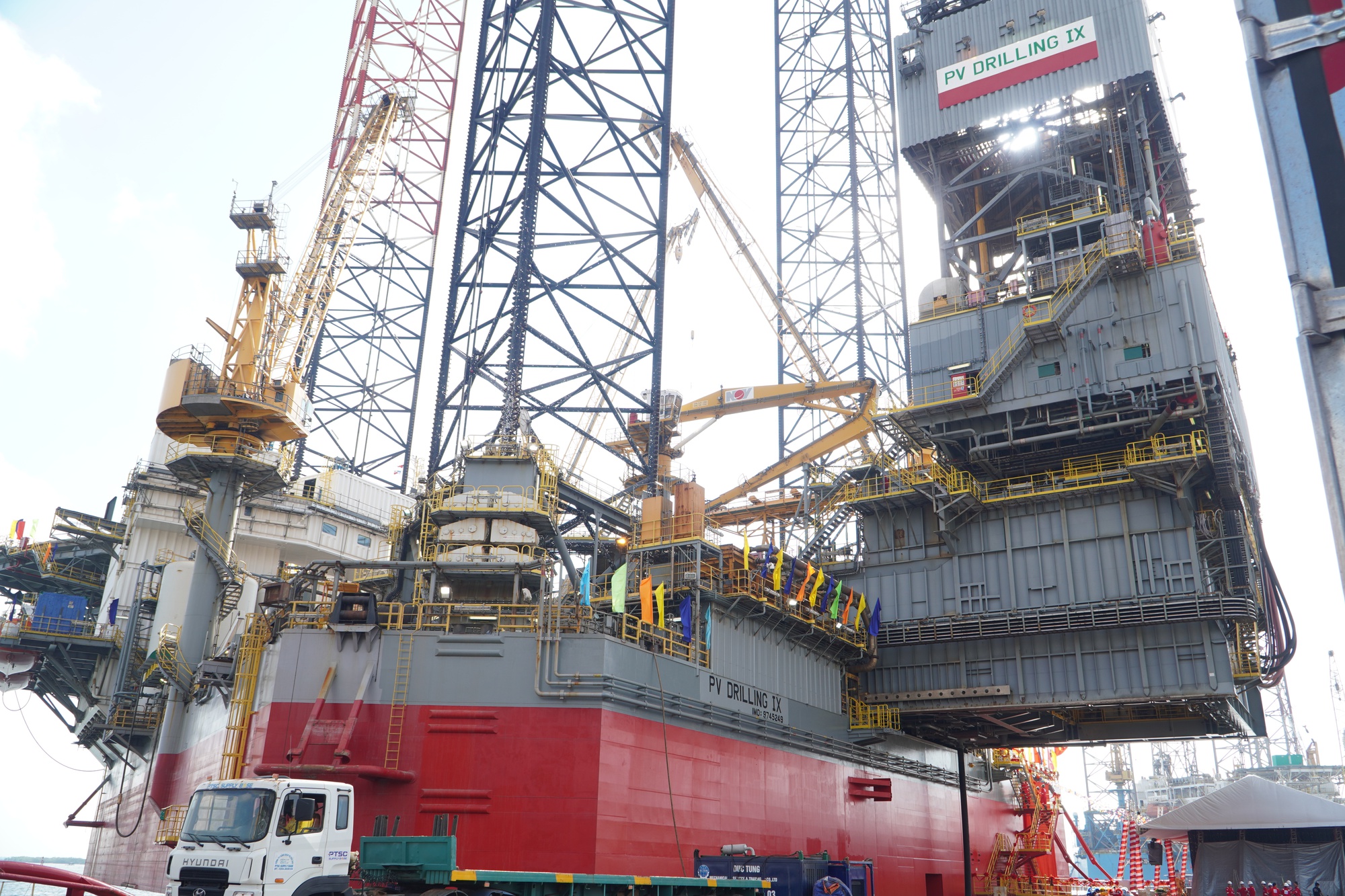 A Close-up Look at PV Drilling’s Most Modern "Super Rig" Officially Named in Ho Chi Minh City - Ảnh 2.