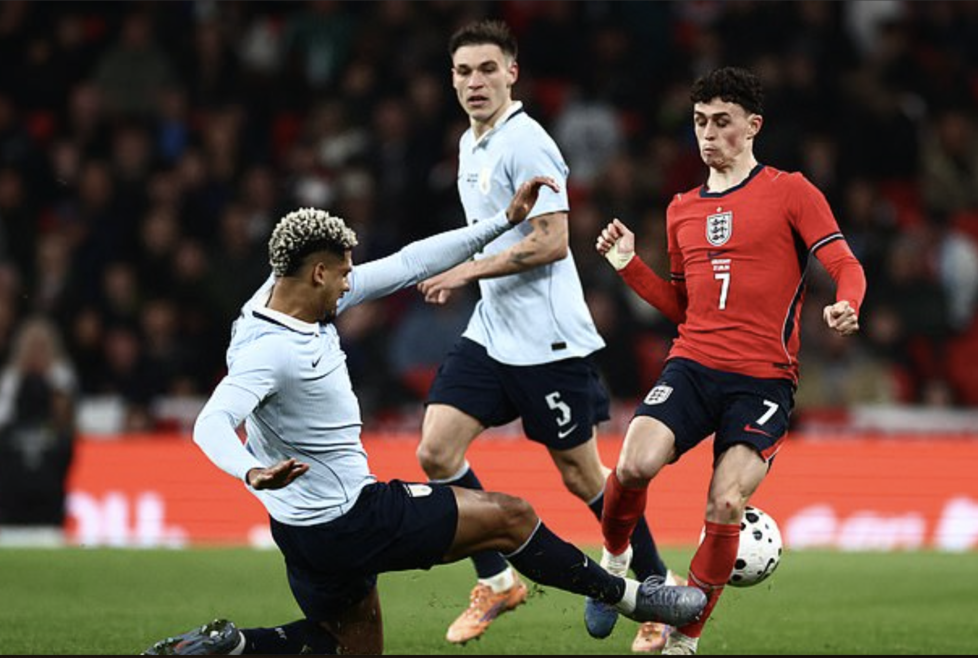 "Người hùng" Ben White kiêm tội đồ, tuyển Anh rơi chiến thắng ở Wembley - Ảnh 3.
