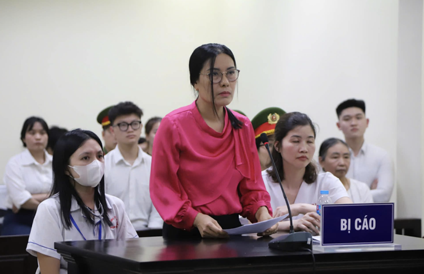 Nữ cựu Hiệu trưởng Ba Đ&igrave;nh nhận &aacute;n 3 năm t&ugrave; v&igrave; thu tiền dạy th&ecirc;m tr&aacute;i quy định - Ảnh 1.