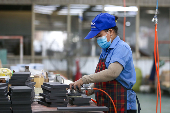 Giữ ổn định vĩ m&ocirc;, tiếp sức doanh nghiệp (*): Tăng cường c&aacute;c ch&iacute;nh s&aacute;ch hỗ trợ - Ảnh 1.