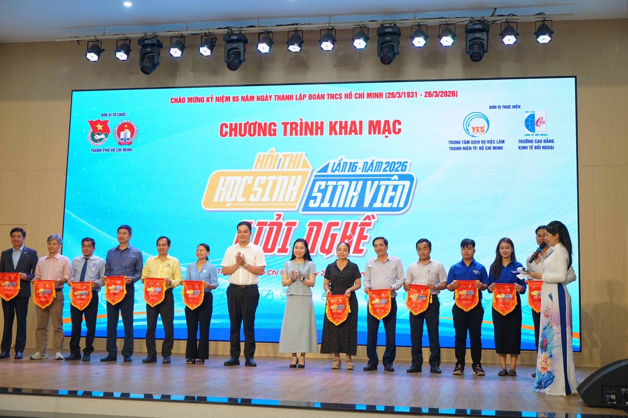 Gần 140 đội tranh t&agrave;i tại Hội thi "Học sinh, Sinh vi&ecirc;n giỏi nghề" - Ảnh 5.