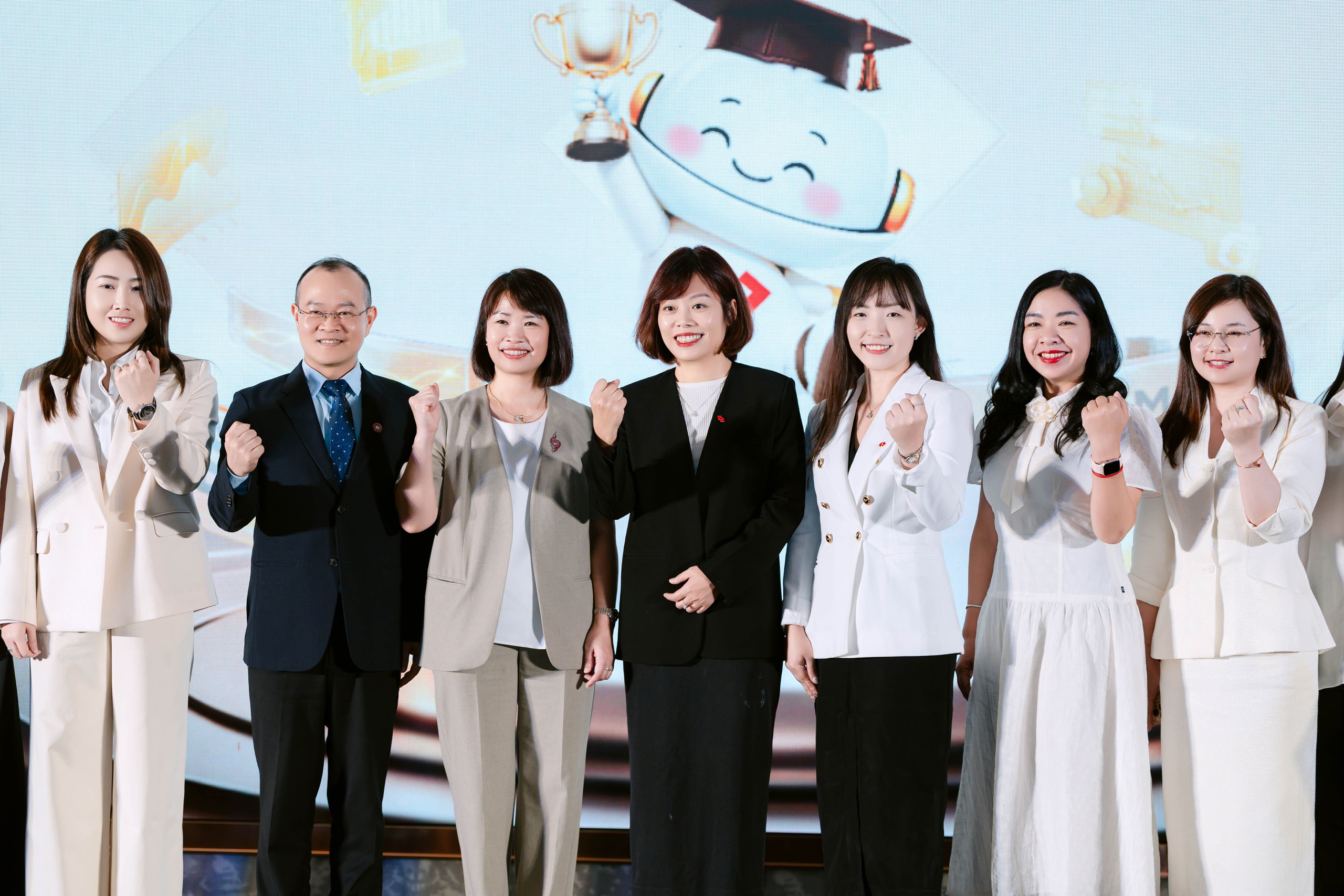 Techcombank ra mắt “Chương trình kiến tạo Tư duy và Bản lĩnh Lãnh đạo cho thế hệ kế cận” - Ảnh 1.