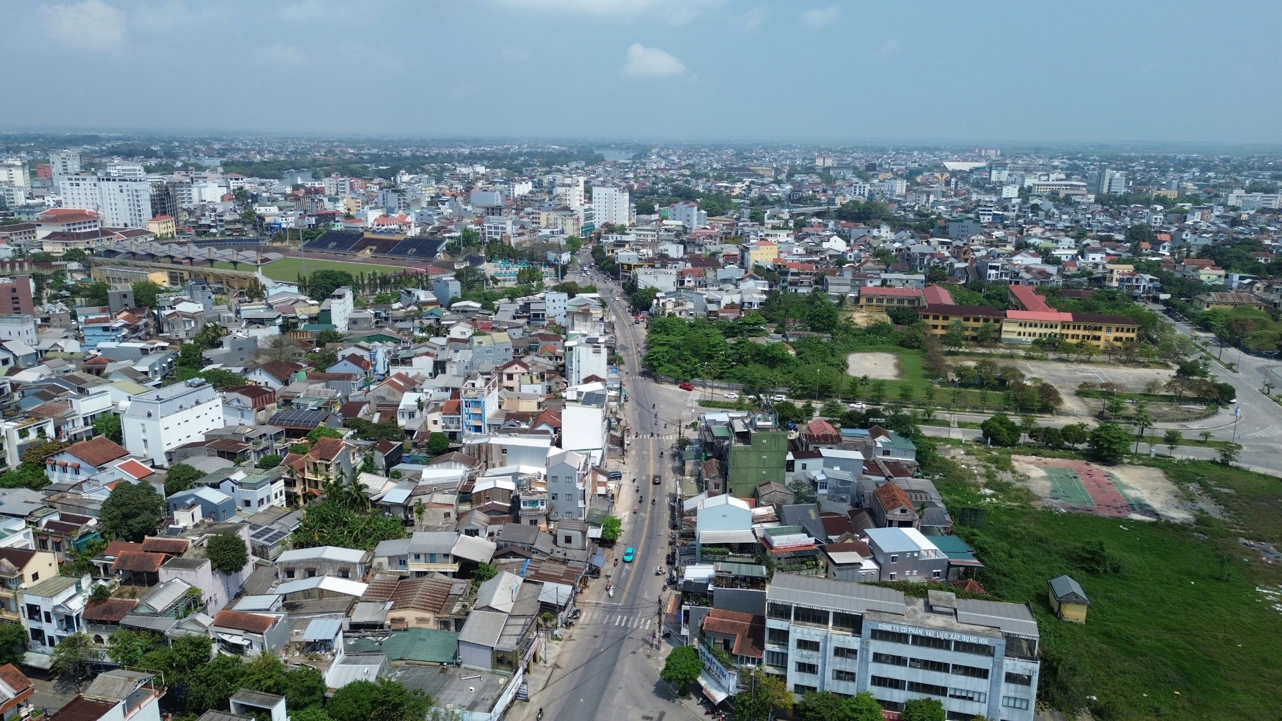 Nhà thầu chậm thi công dự án mở đường Bà Triệu TP Huế năm 2026 - Ảnh 1.