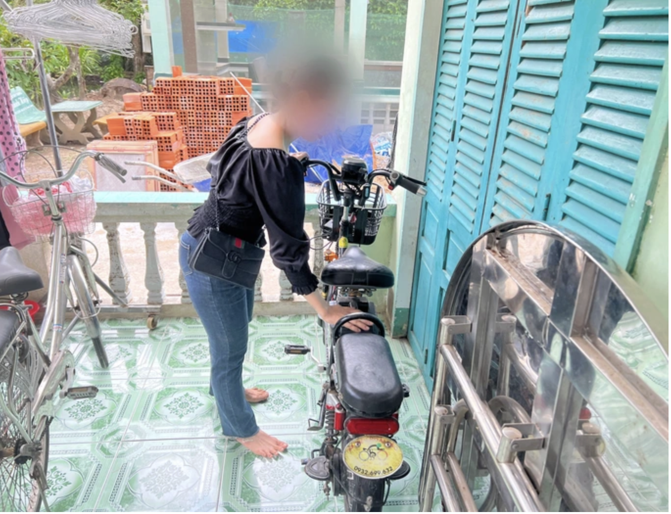 Toàn cảnh vụ nữ sinh tử vong và 2 cựu cán bộ công an ở Vĩnh Long bị bắt - Ảnh 2.