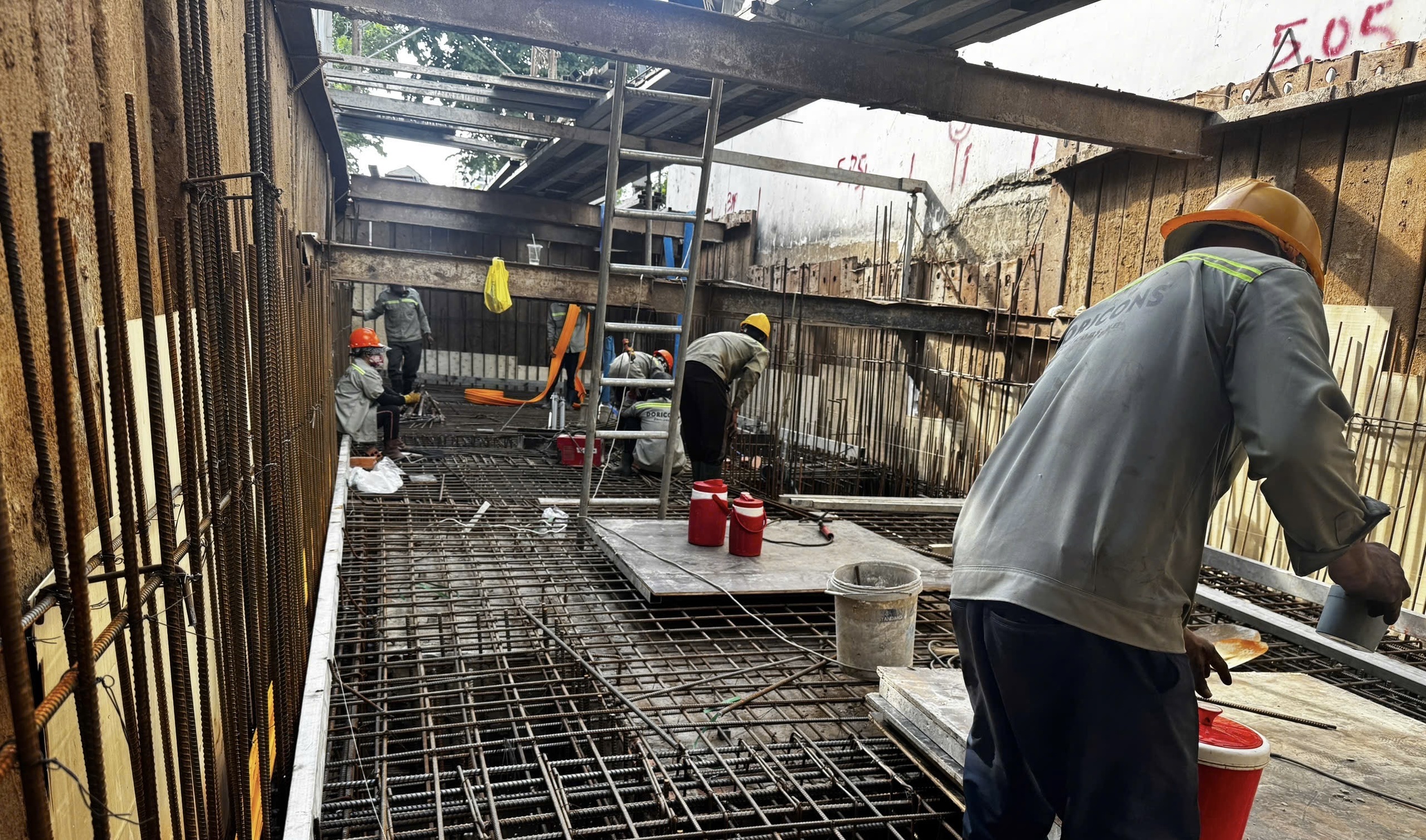 Gi&aacute; vật liệu x&acirc;y dựng tăng mạnh năm 2026 khiến nh&agrave; thầu lo lắng - Ảnh 3.