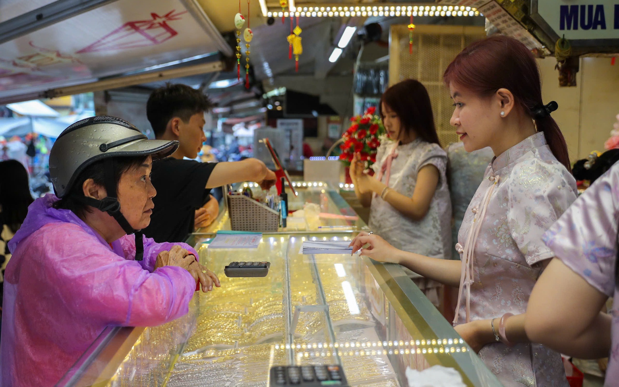 Bảo Tín Minh Châu, SJC, PNJ đồng loạt giảm mạnh giá vàng miếng và vàng nhẫn trơn