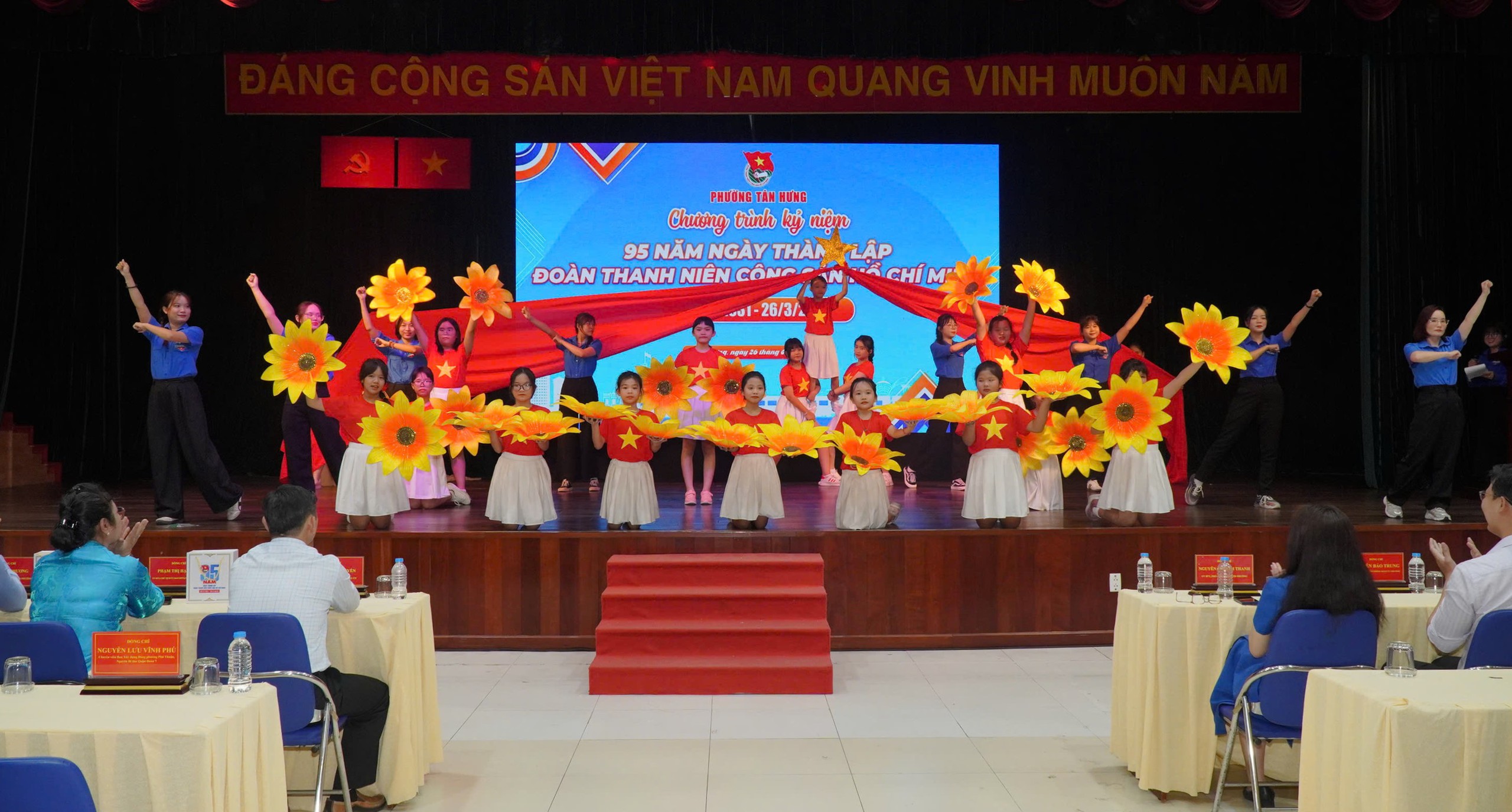Nhiều trường ĐH chung tay x&acirc;y dựng s&acirc;n chơi cho thanh thiếu nhi phường T&acirc;n Hưng  - Ảnh 1.