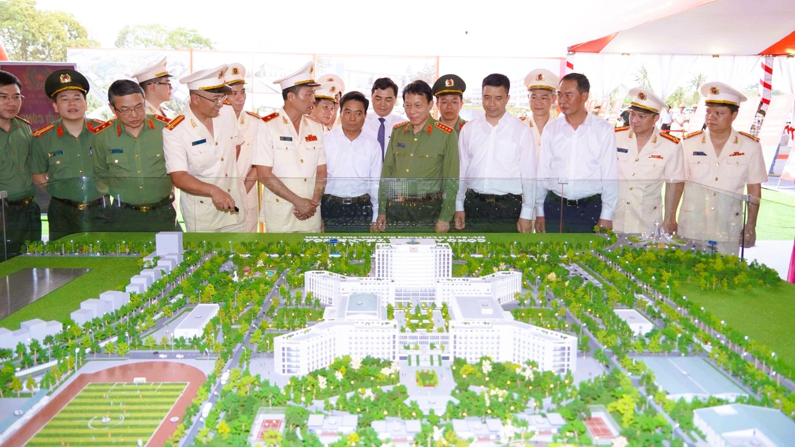 Đại tướng Lương Tam Quang dự lễ khởi c&ocirc;ng doanh trại C&ocirc;ng an tỉnh Thanh H&oacute;a - Ảnh 1.