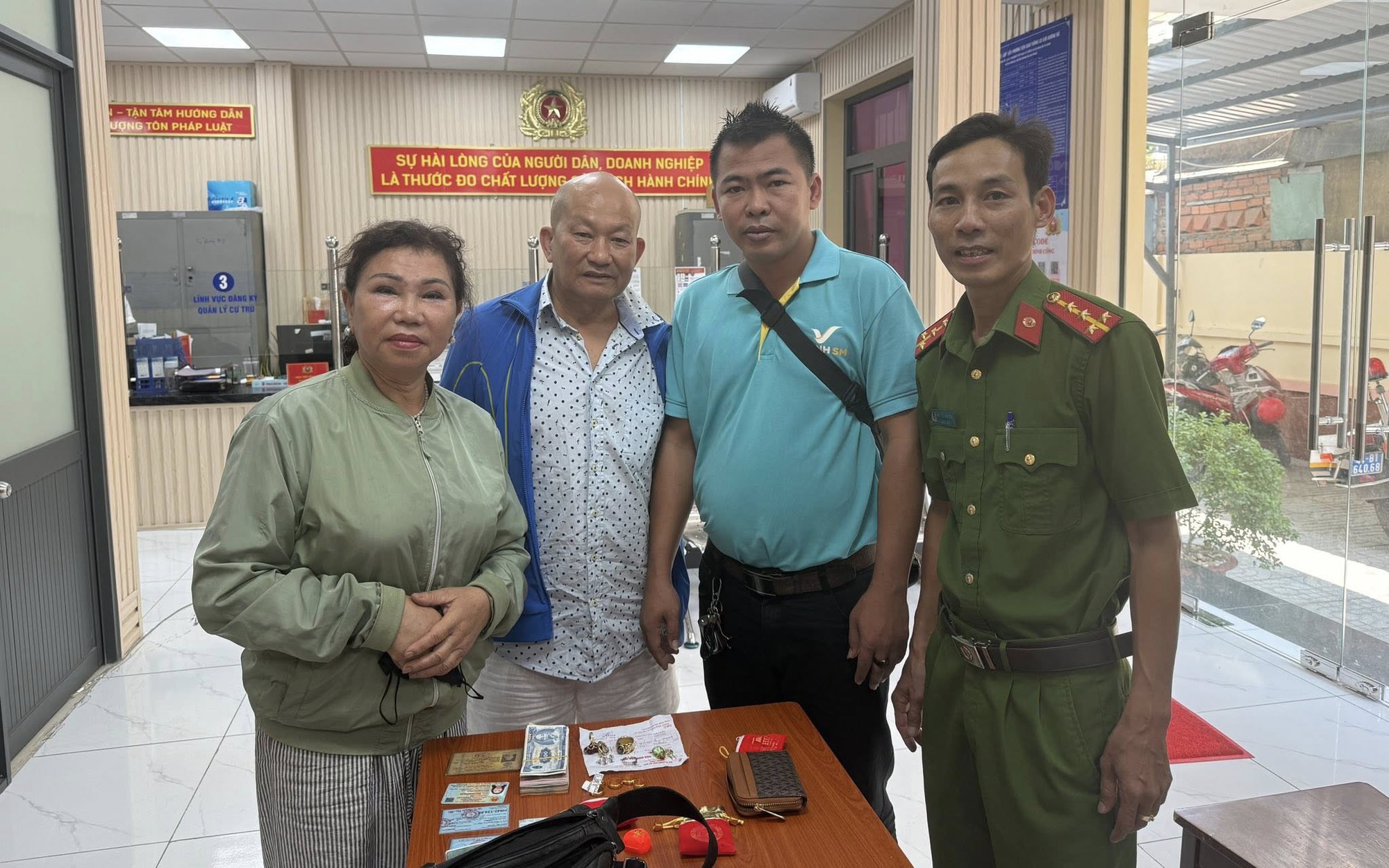 Nữ hành khách ở TPHCM hốt hoảng nhờ công an tìm tài sản 3 tỉ đồng