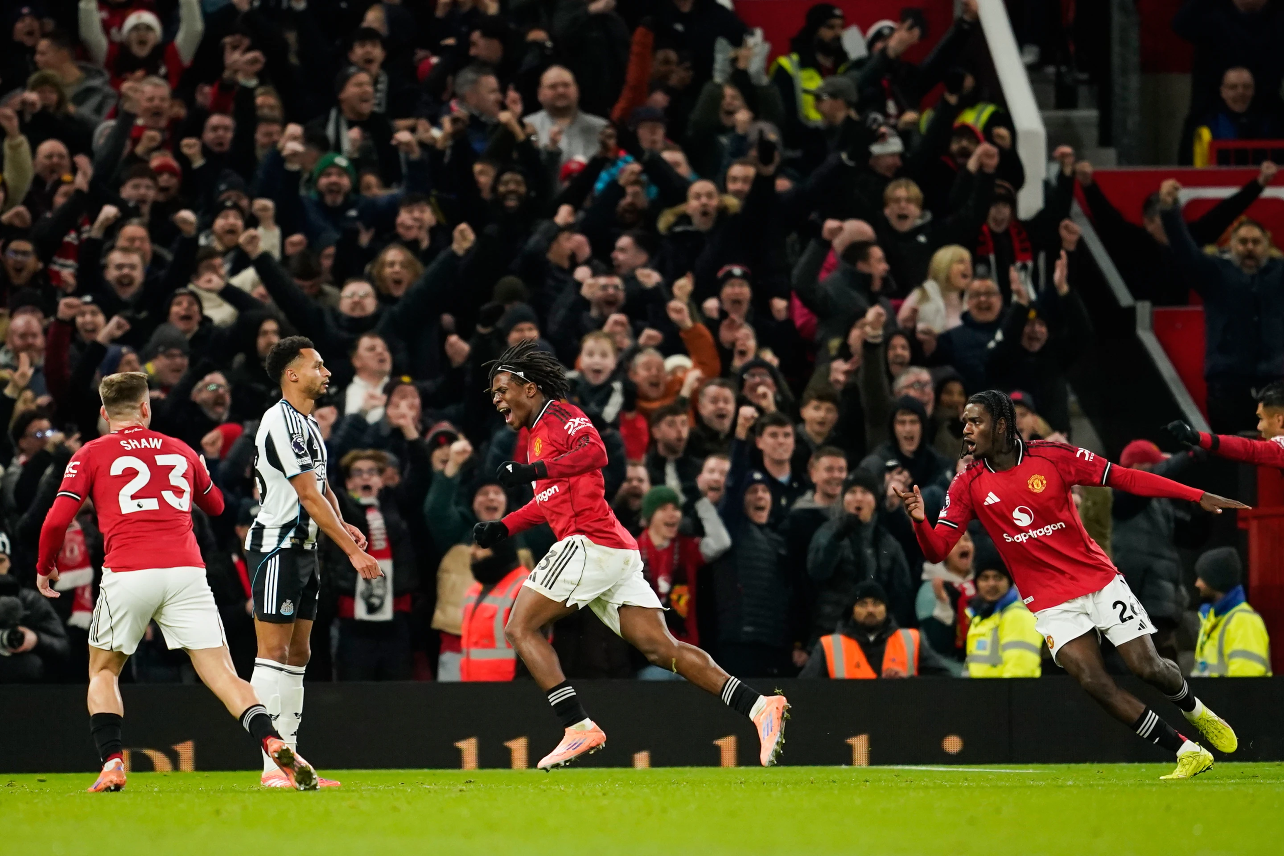 Ai hay nhất, ai dở nhất Man Utd kể từ đầu mùa giải? - Ảnh 11.