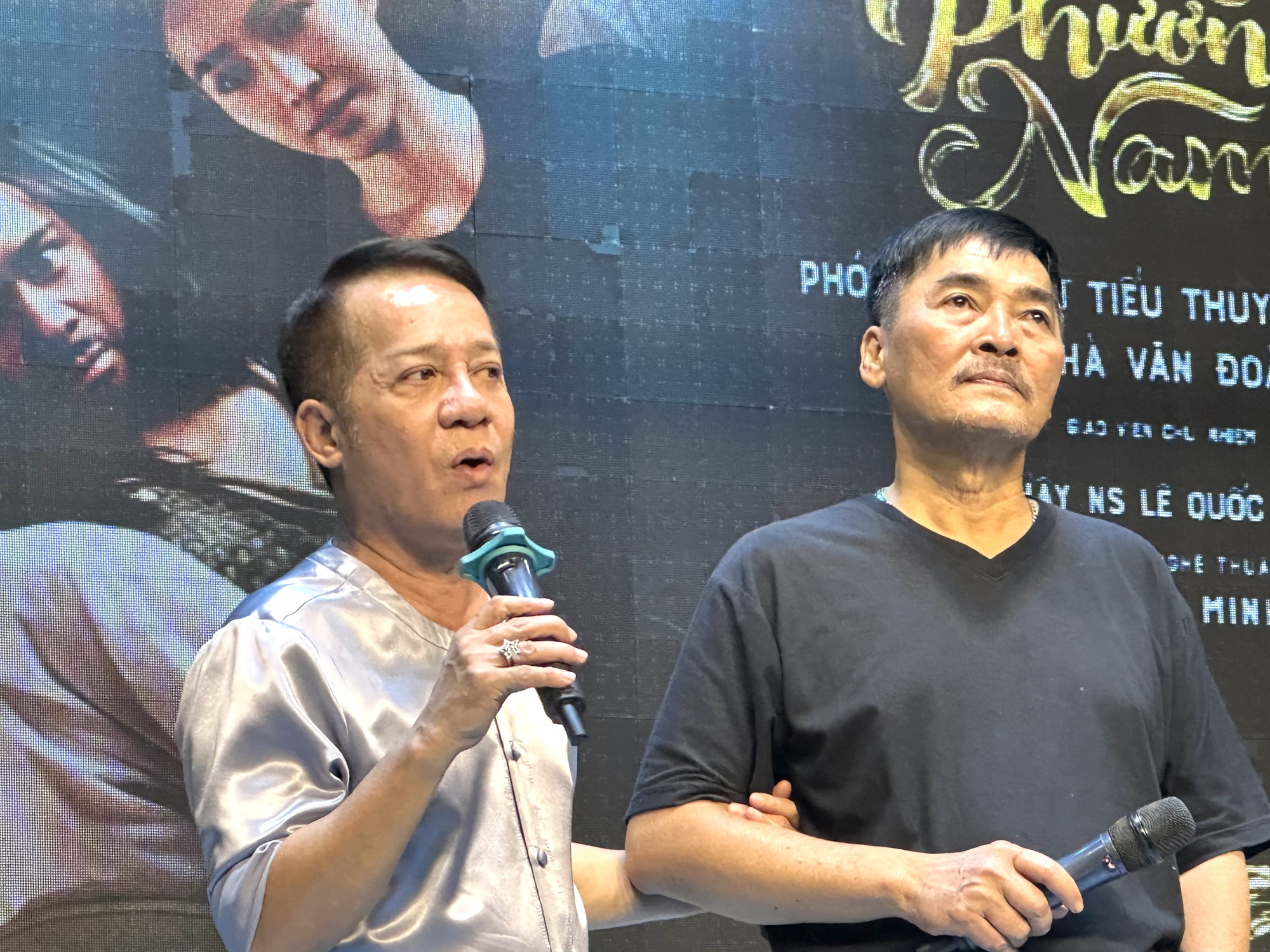 Đạo diễn Lê Quốc Nam xúc động khi học trò diễn xuất sắc vở "Đất rừng phương Nam" - Ảnh 1.