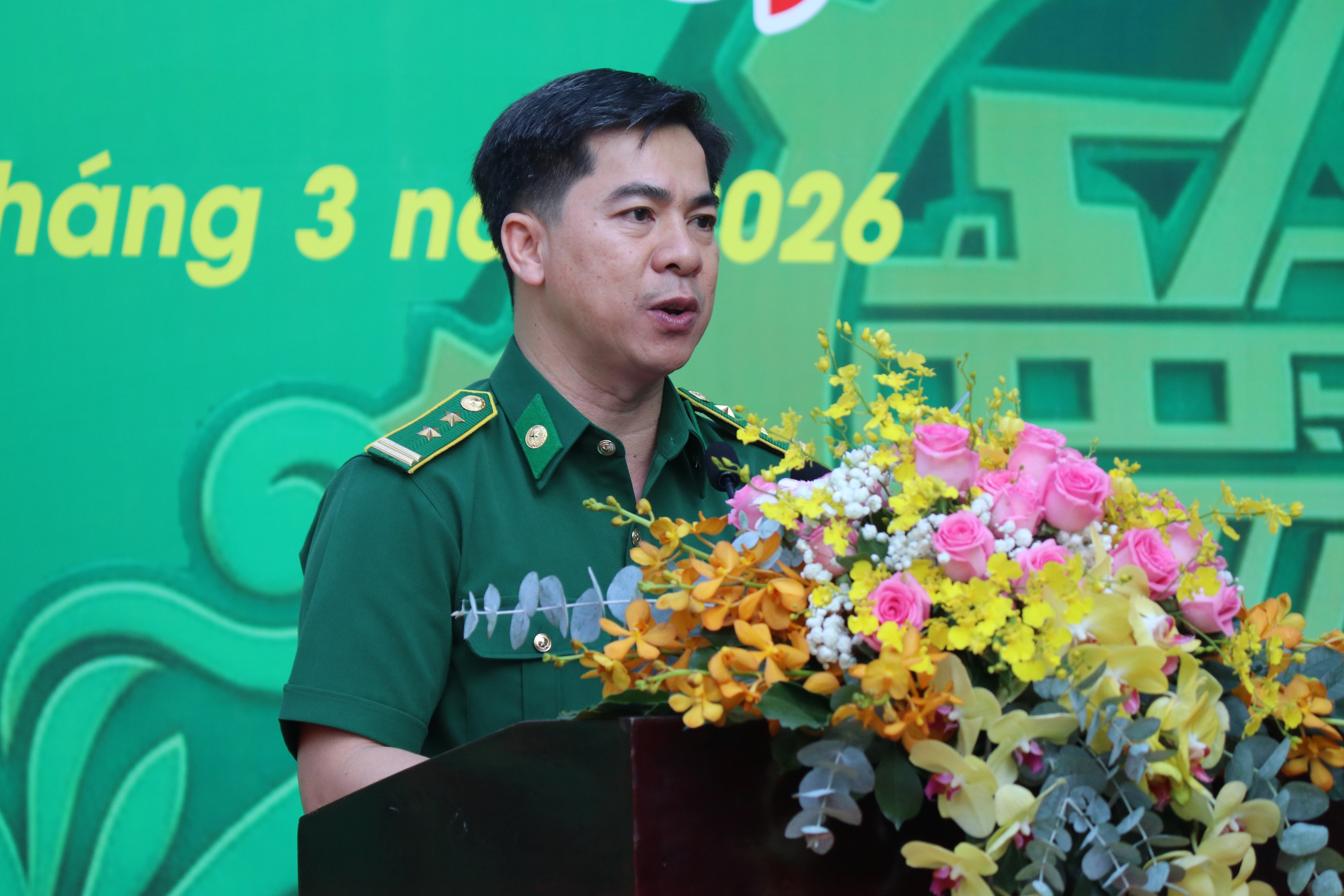 Khai mạc triển l&atilde;m ảnh "Tự h&agrave;o Thanh ni&ecirc;n xung phong TPHCM 50 năm x&acirc;y dựng v&agrave; ph&aacute;t triển" - Ảnh 1.