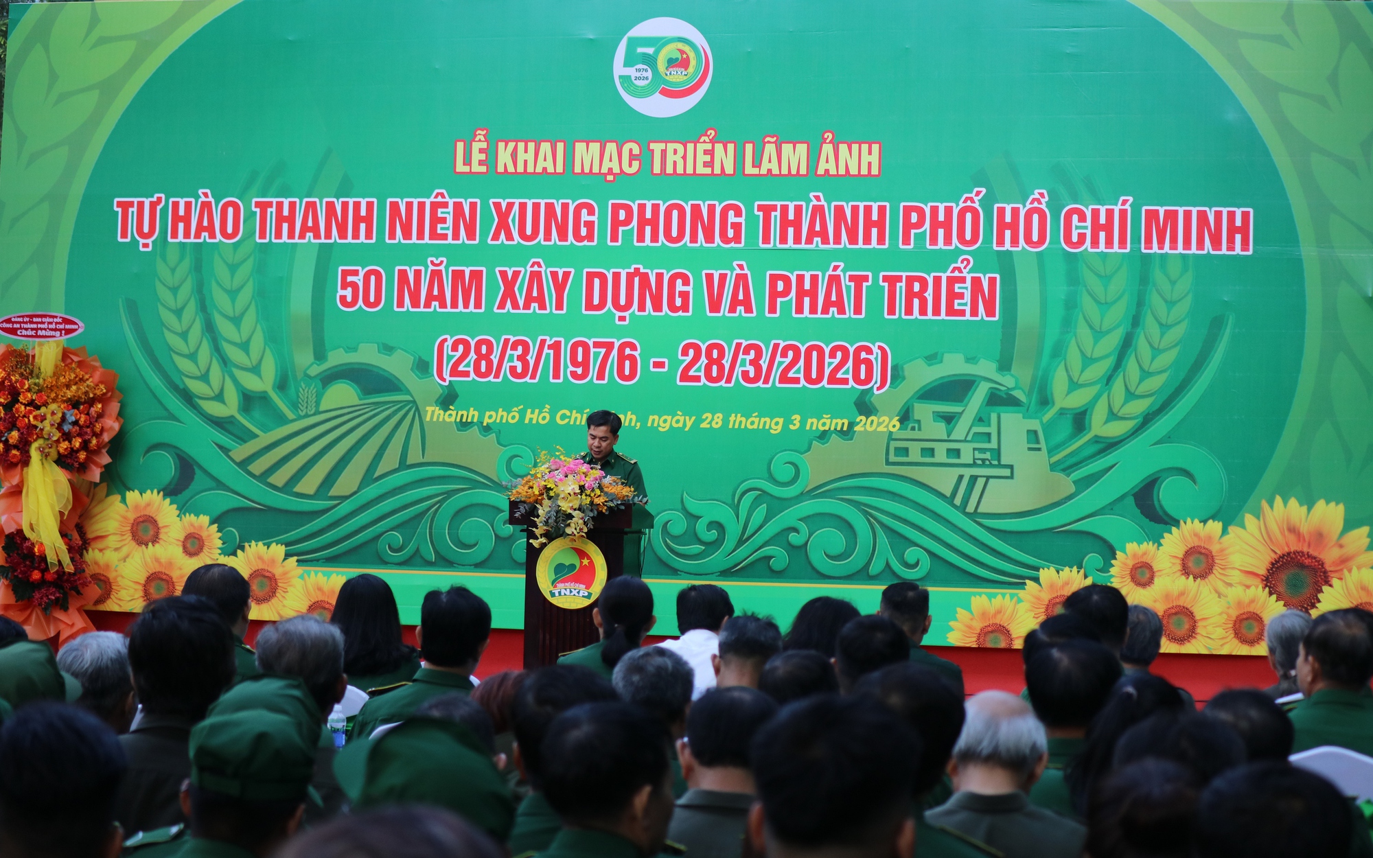 Khai mạc triển lãm ảnh "Tự hào Thanh niên xung phong TPHCM 50 năm xây dựng và phát triển"