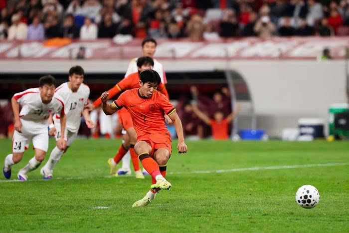 Trung Quốc thoát thua trước Triều Tiên, U23 Việt Nam hết cơ hội - Ảnh 2.