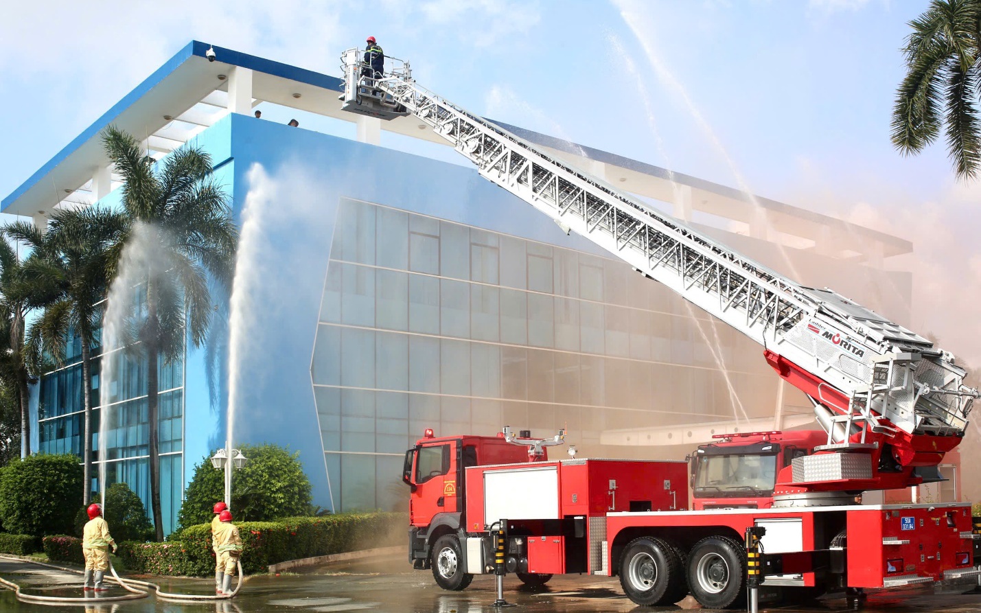 VWS tăng cường kiến thức ph&ograve;ng bệnh m&ugrave;a nắng n&oacute;ng cho người lao động - Ảnh 4.