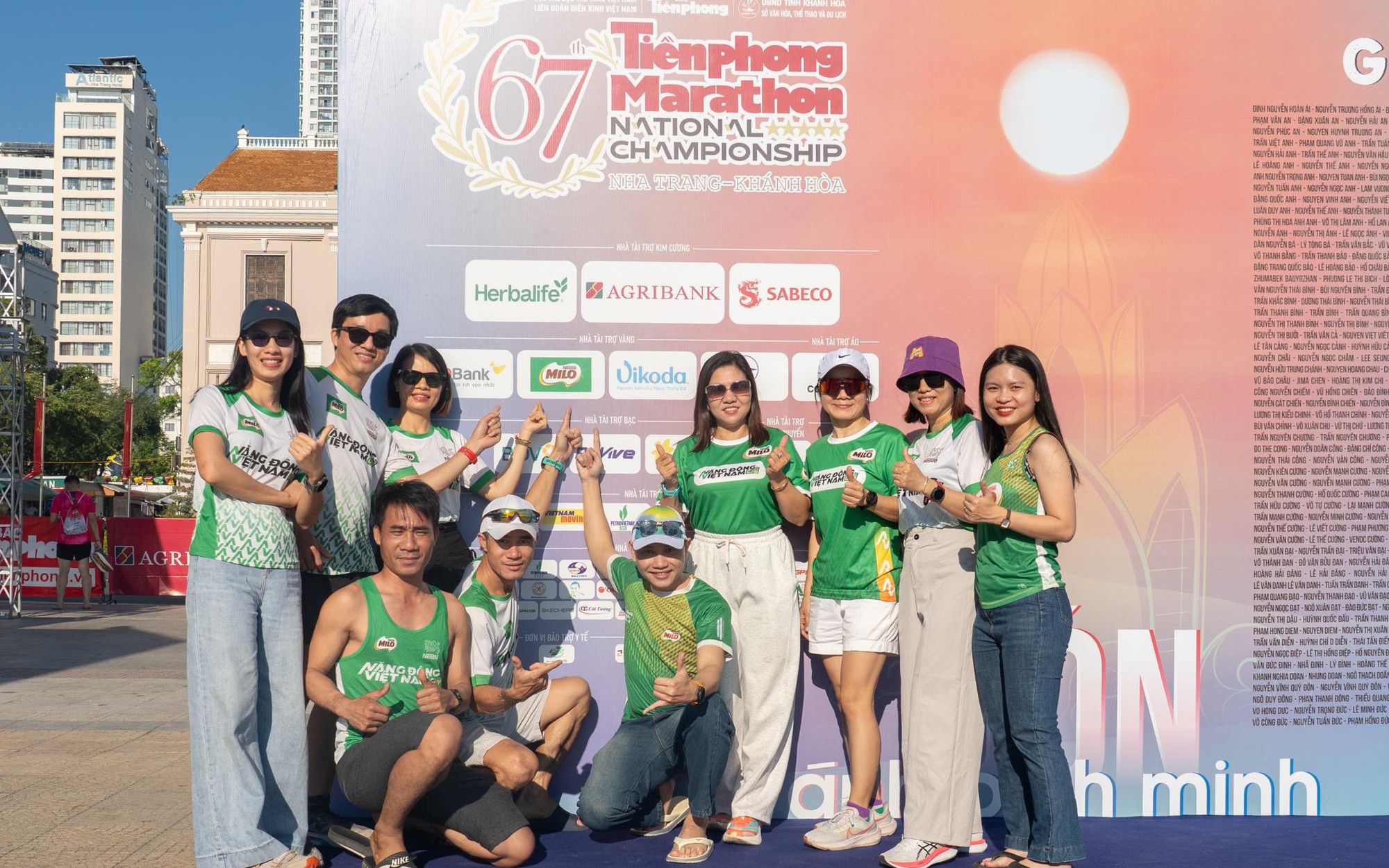 Hơn 12.000 runner “lên dây cót” tại Nha Trang: Không khí sôi động trước giờ G 