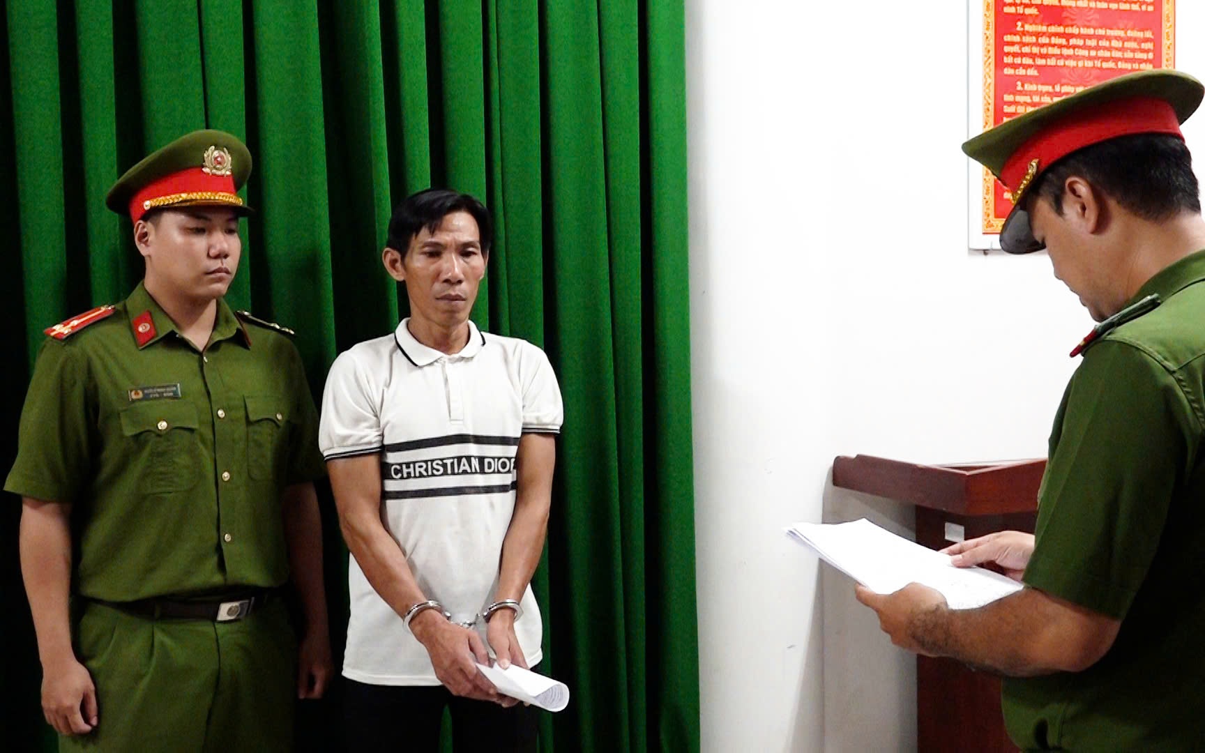 Khánh Hòa: Khởi tố 2 đối tượng chống người thi hành công vụ khiến thiếu tá công an xã hi sinh