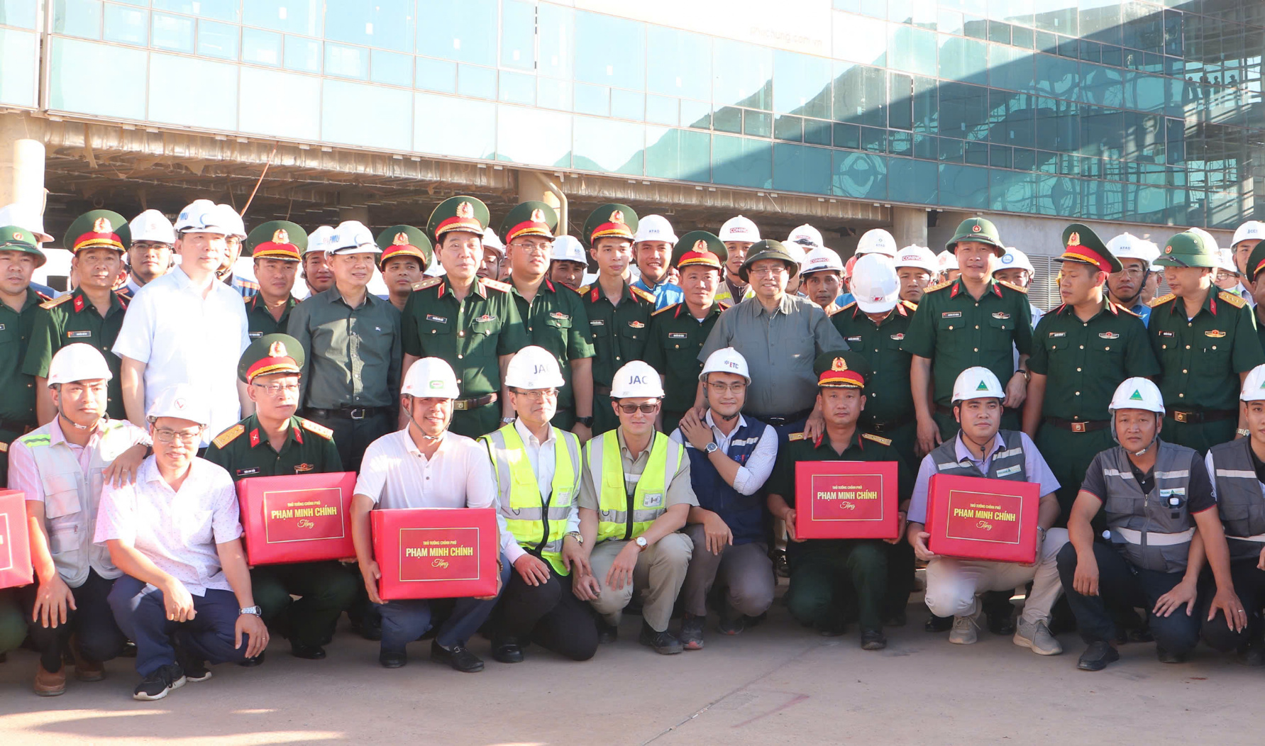 Thủ tướng Phạm Minh Ch&iacute;nh kiểm tra tiến độ s&acirc;n bay Long Th&agrave;nh - Ảnh 2.