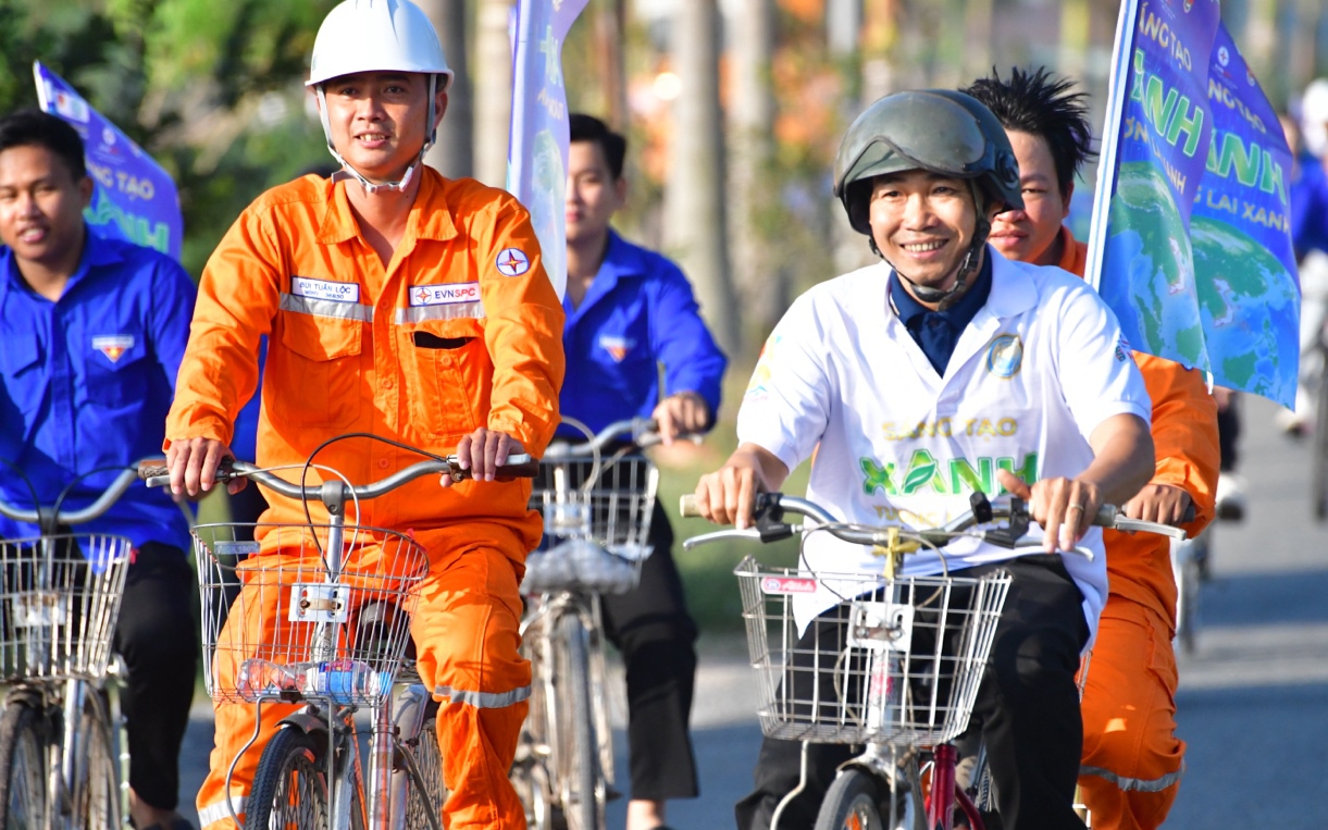 CHÙM ẢNH: Các đơn vị của EVNSPC sôi nổi hưởng ứng Chiến dịch Giờ Trái đất 2026