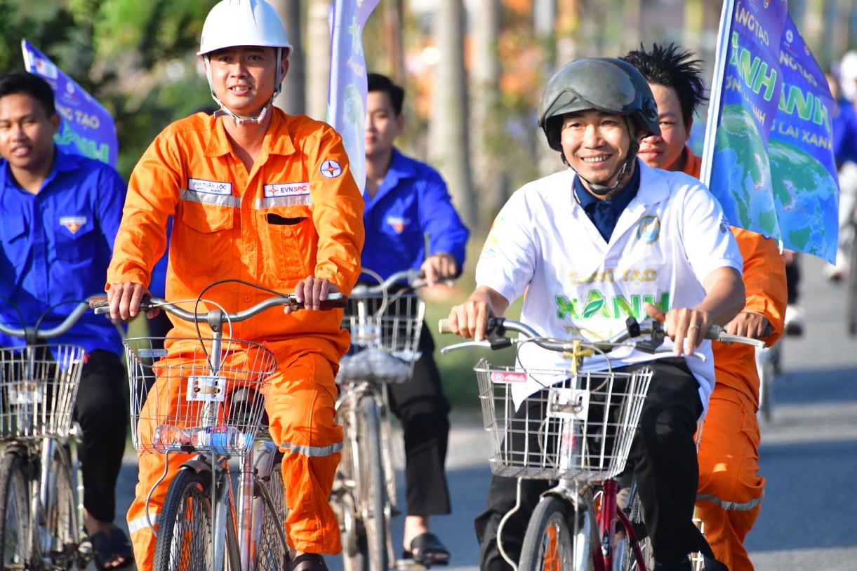CHÙM ẢNH: Các đơn vị EVNSPC sôi nổi hưởng ứng Chiến dịch Giờ Trái đất 2026 - Ảnh 6.