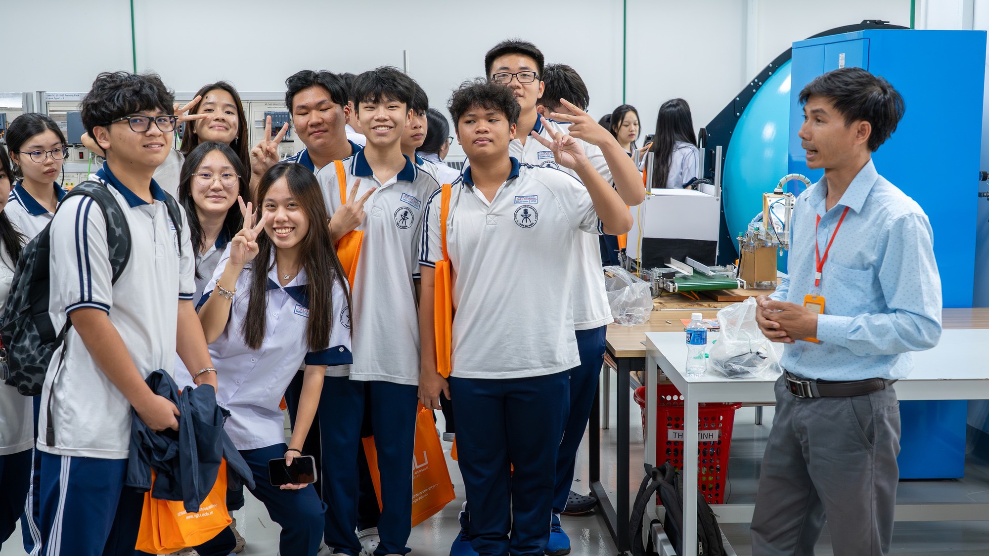 Gần 170.000 học sinh TPHCM bắt đầu đăng ký nguyện vọng thi lớp 10: Chi tiết hướng dẫn đăng ký - Ảnh 2.