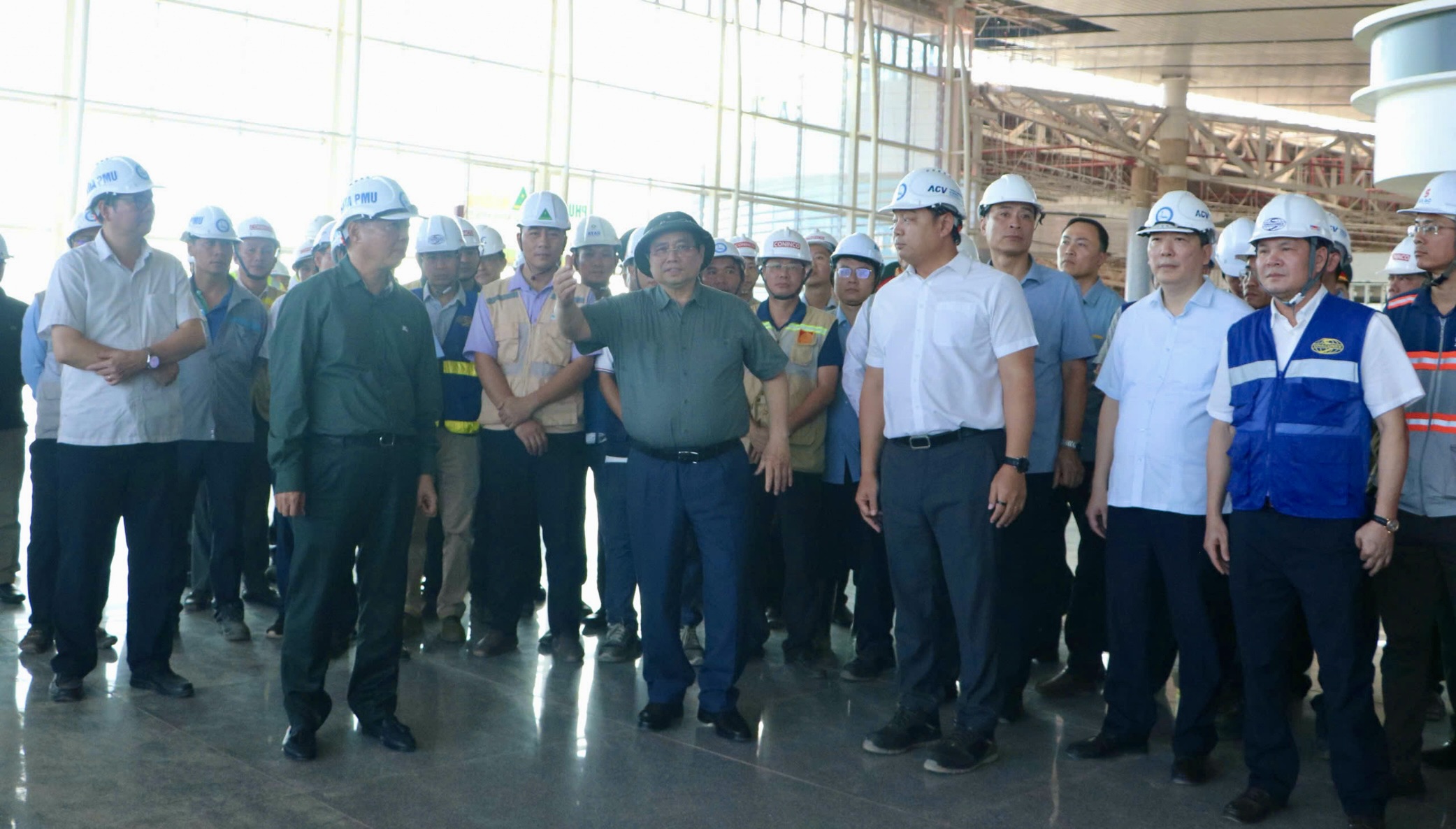 Thủ tướng Phạm Minh Ch&iacute;nh kiểm tra tiến độ s&acirc;n bay Long Th&agrave;nh - Ảnh 1.