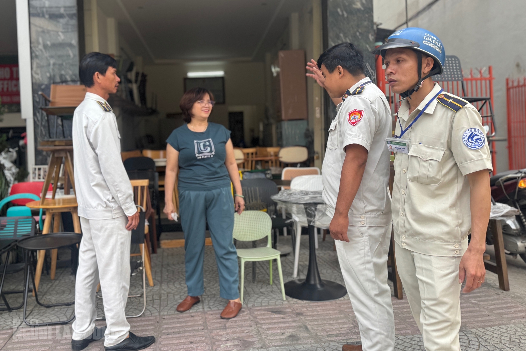 Đà Nẵng siết trật tự vỉa hè quyết tâm không đánh trống bỏ dùi - Ảnh 1.