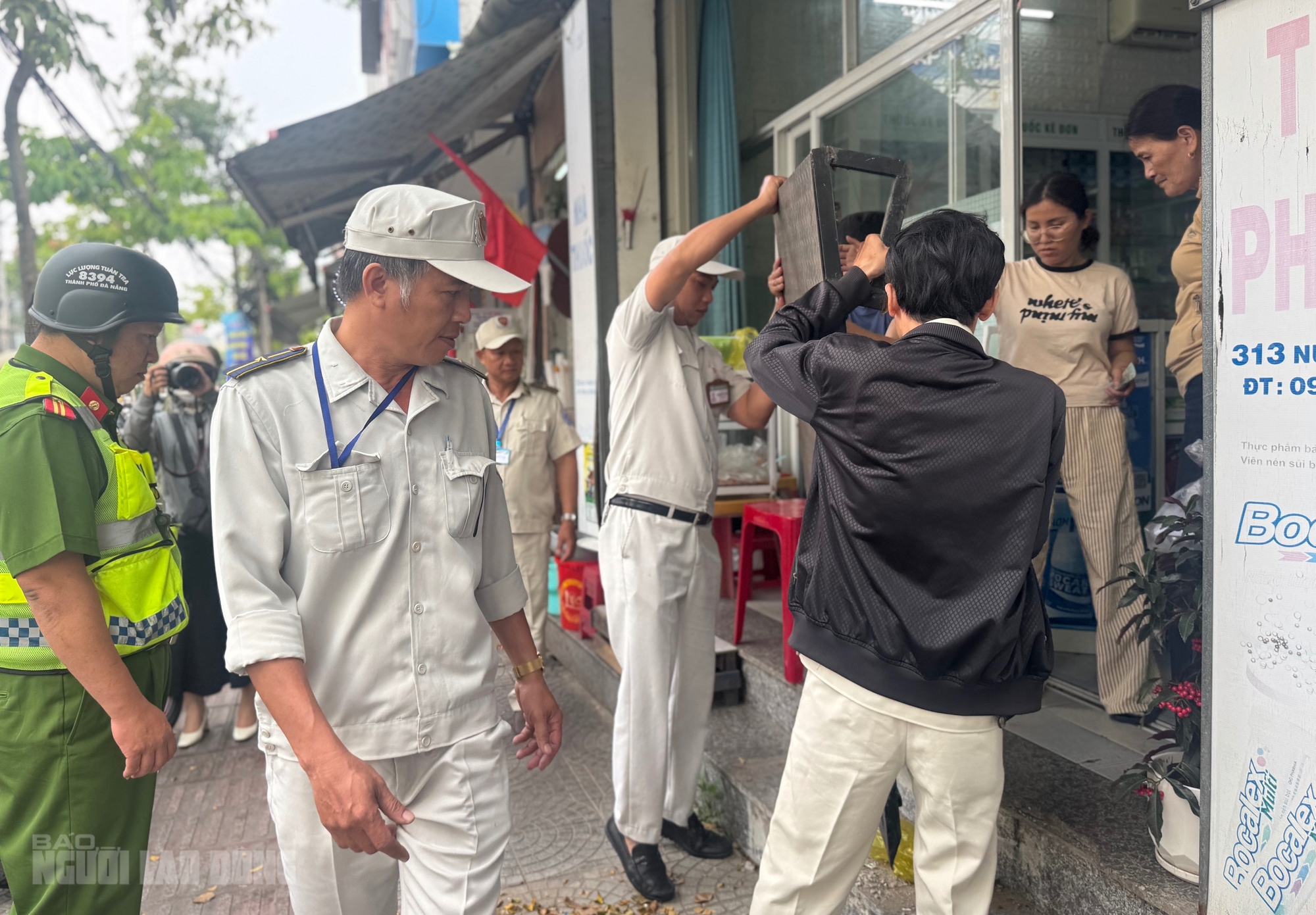 Đà Nẵng siết trật tự vỉa hè quyết tâm không đánh trống bỏ dùi - Ảnh 3.