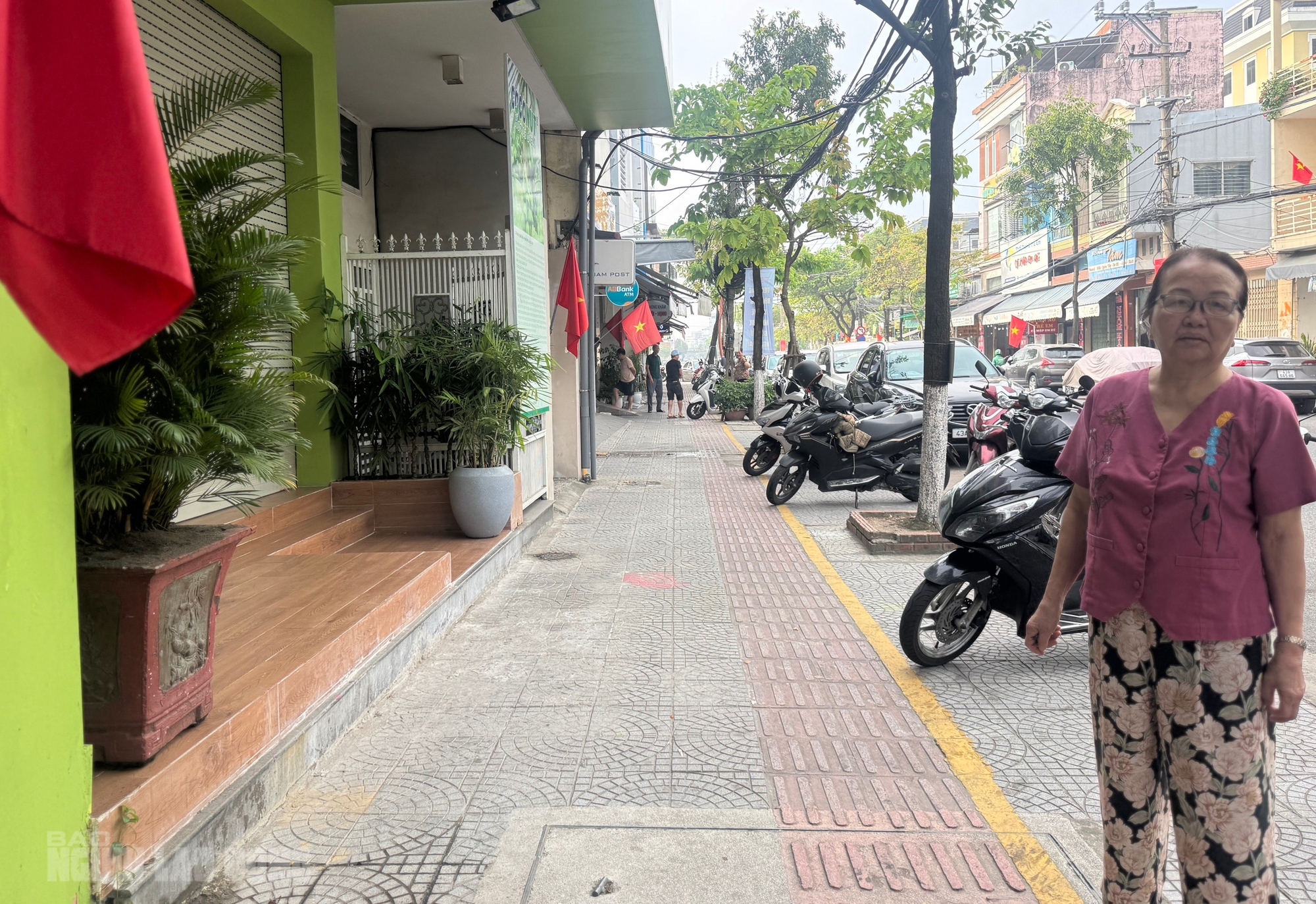 Đà Nẵng ra quân siết trật tự vỉa hè, quyết không "đánh trống bỏ dùi" - Ảnh 1.