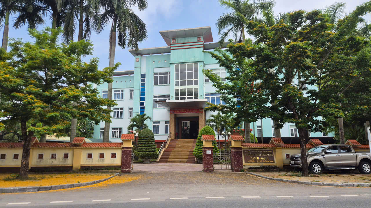 "Người lạ" trong hồ sơ gói thầu 16,5 tỉ đồng ở Quảng Trị: Nếu gian lận, nhà thầu bị xử lý ra sao? - Ảnh 1.