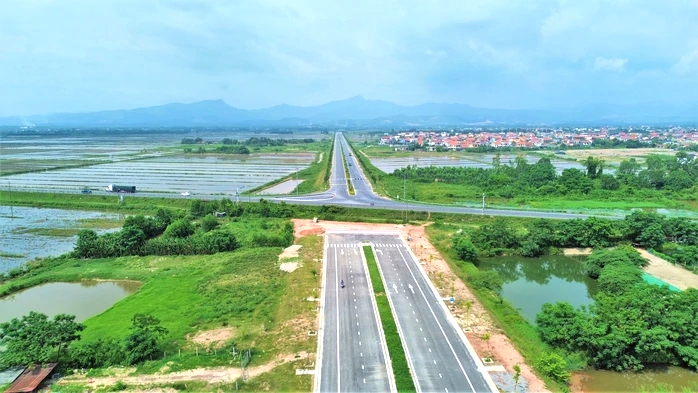 "Người lạ" trong hồ sơ gói thầu 16,5 tỉ đồng ở Quảng Trị: Nếu gian lận, nhà thầu bị xử lý ra sao? - Ảnh 2.