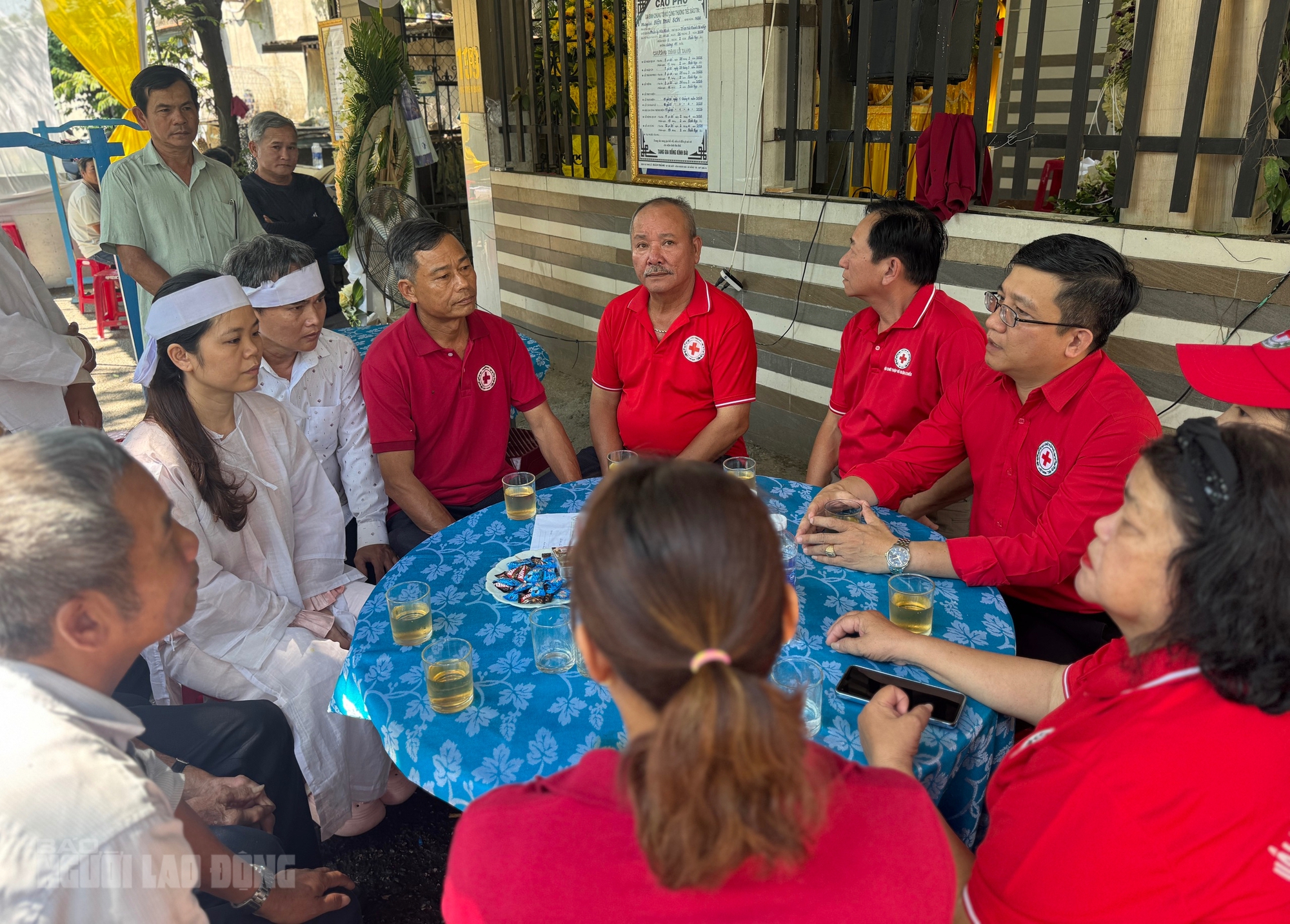 Nhiều tấm lòng hỗ trợ gia đình tài xế Biện Thái Sơn bị sát hại tại Quảng Trị - Ảnh 1.