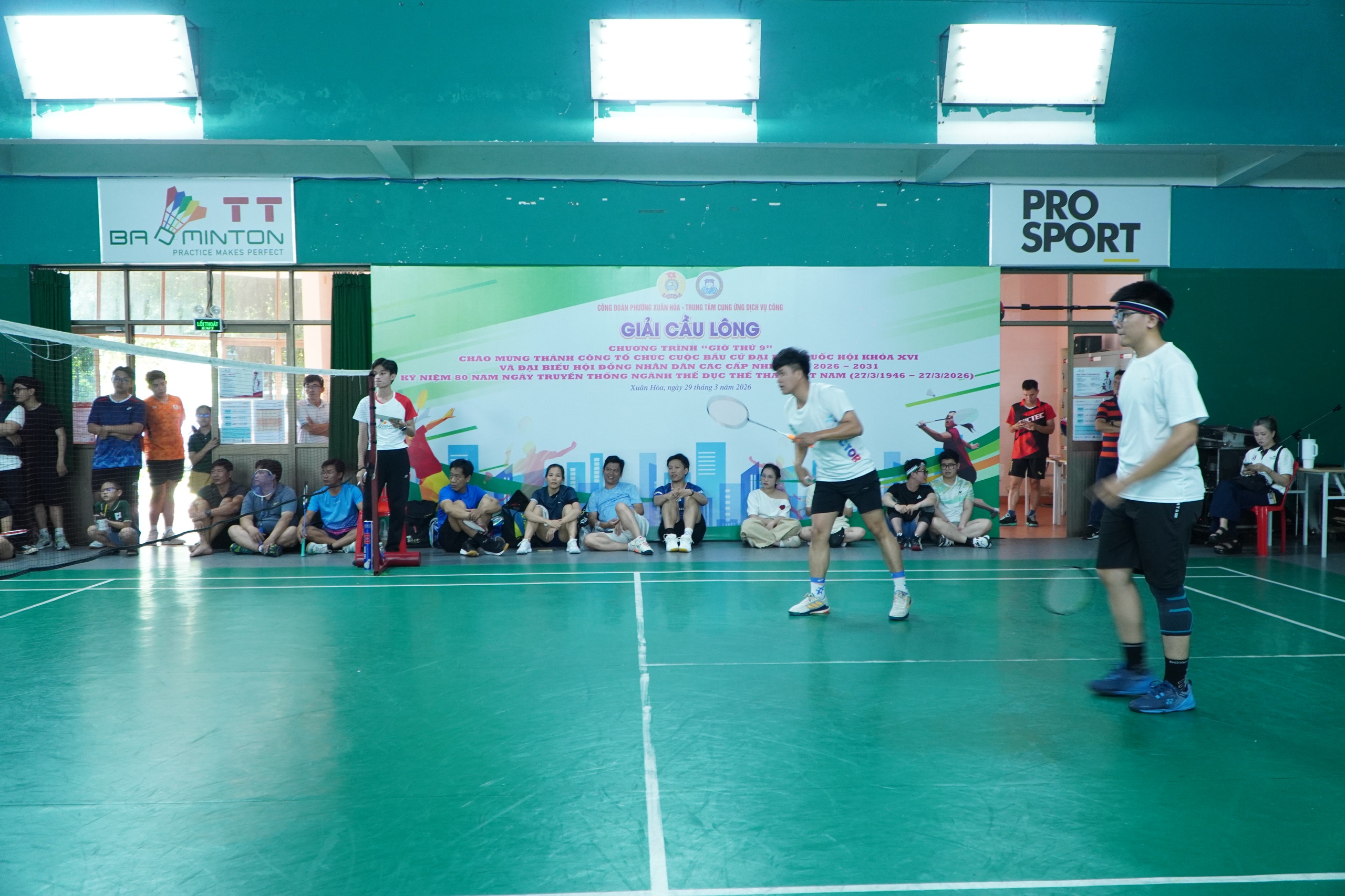 200 VĐV tranh t&agrave;i ở Giải Cầu l&ocirc;ng Chương tr&igrave;nh "Giờ thứ 9" của Phường Xu&acirc;n H&ograve;a - Ảnh 2.