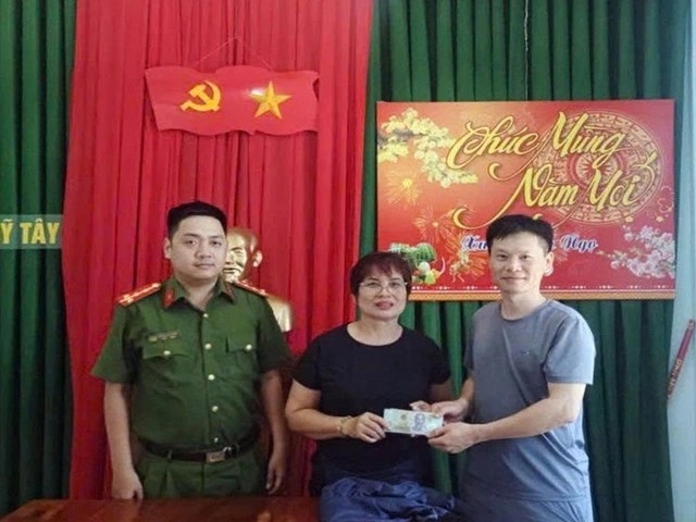 Bỏ quên 32,4 triệu đồng ở quán cơm, diễn biến sau đó gây bất ngờ - Ảnh 1.