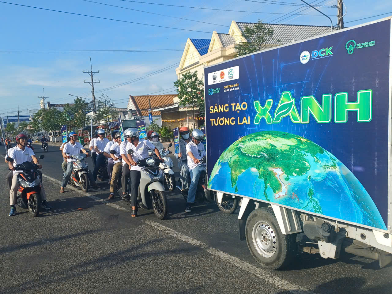 CHÙM ẢNH: Các đơn vị EVNSPC sôi nổi hưởng ứng Chiến dịch Giờ Trái đất 2026 - Ảnh 10.