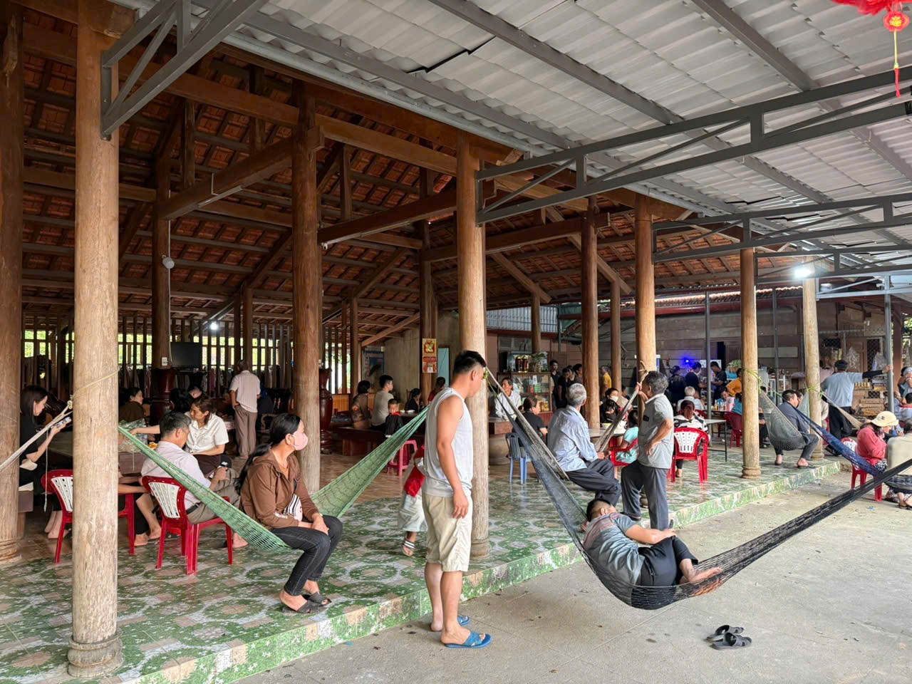 Tai nạn li&ecirc;n ho&agrave;n giữa 4 &ocirc; t&ocirc; g&acirc;y &aacute;ch tắc giao th&ocirc;ng ở Đ&agrave; Nẵng nhiều giờ - Ảnh 3.