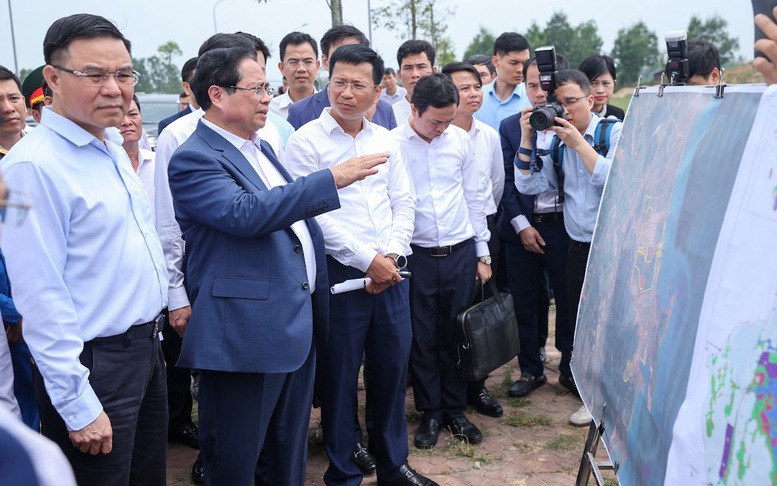 Thủ tướng khảo sát địa điểm xây dựng kho dự trữ xăng dầu chiến lược tại Thanh Hóa