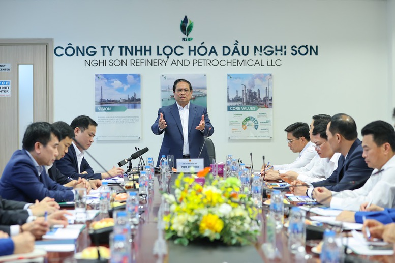 Thủ tướng khảo s&aacute;t địa điểm x&acirc;y dựng kho dầu chiến lược tại Nghi Sơn, Thanh H&oacute;a - Ảnh 2.